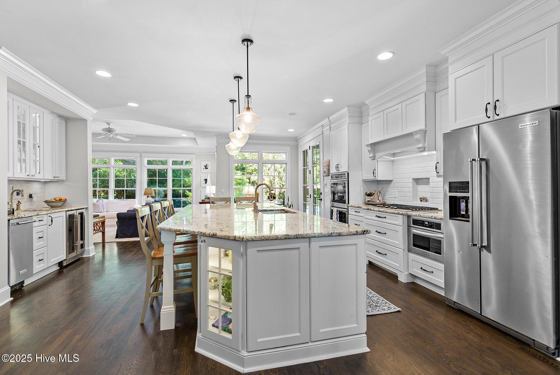 100541349 | Photo 25