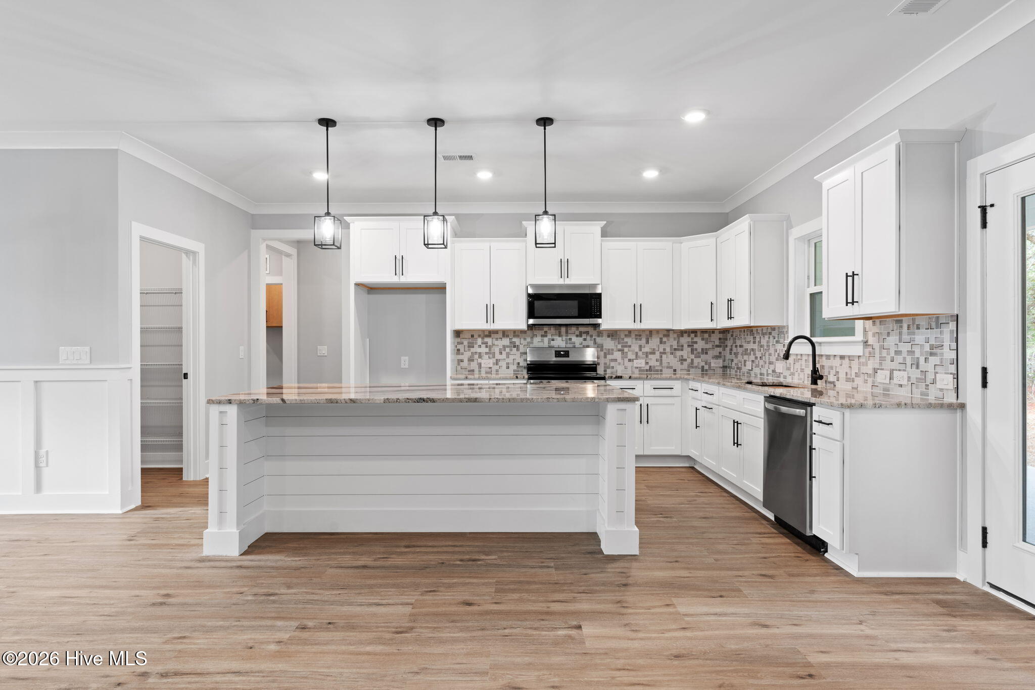 100557701 | Photo 14