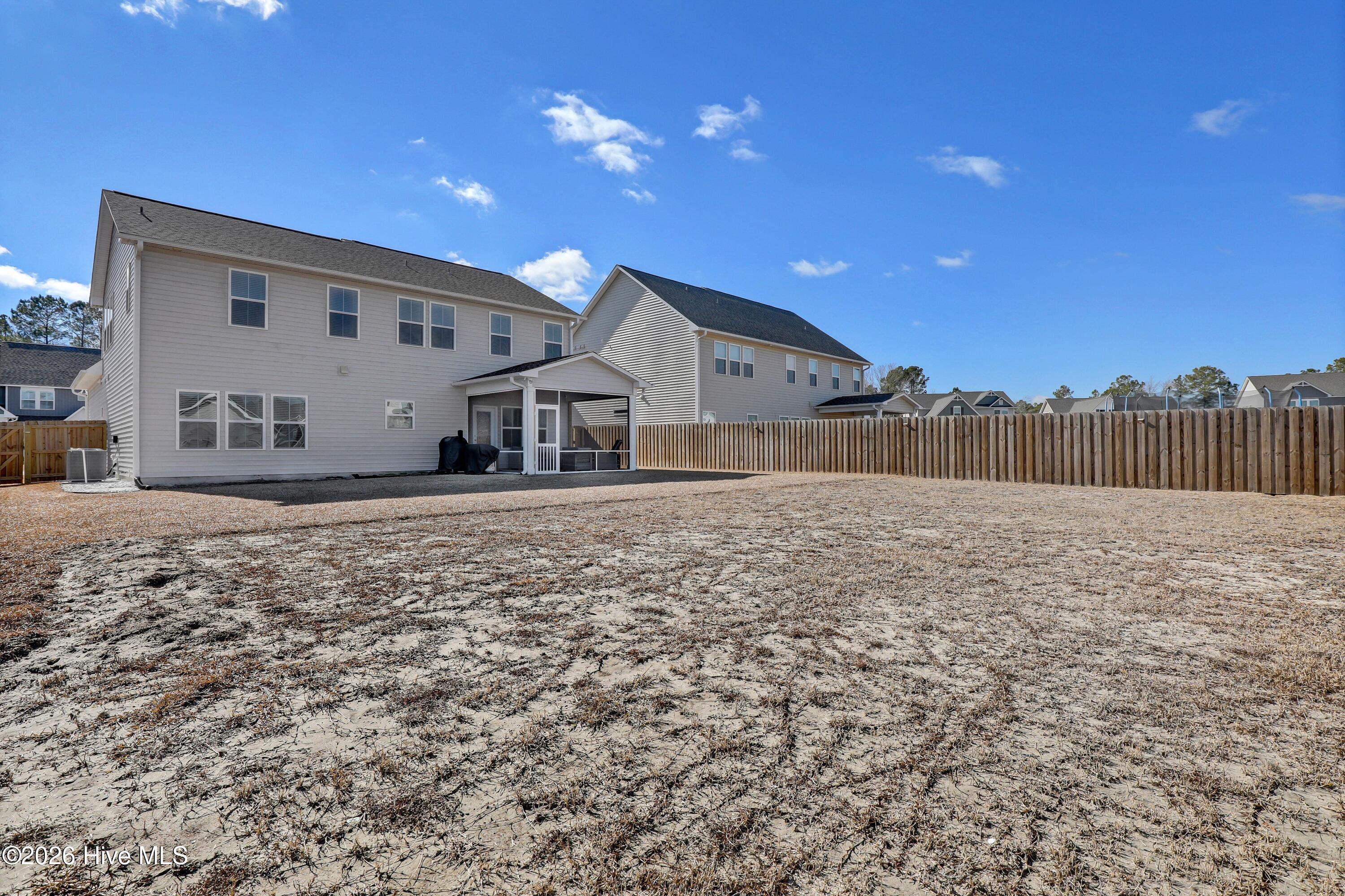 100555385 | Photo 29