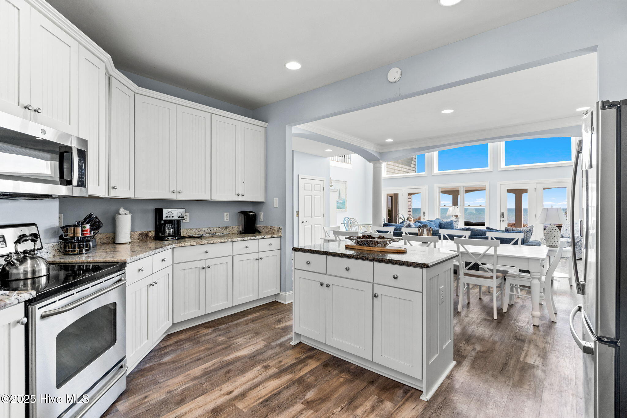 100498196 | Photo 15