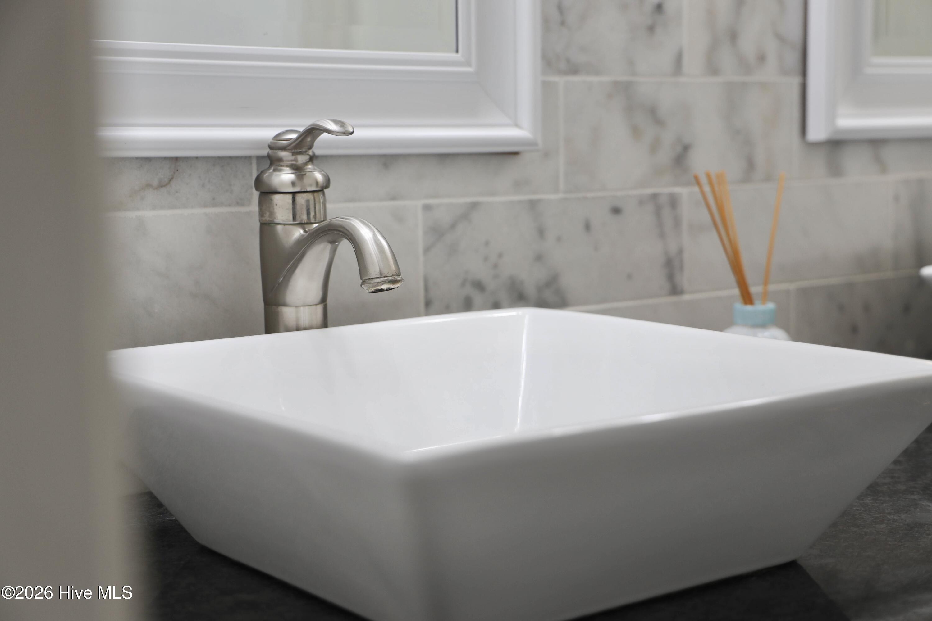 100549521 | Photo 71