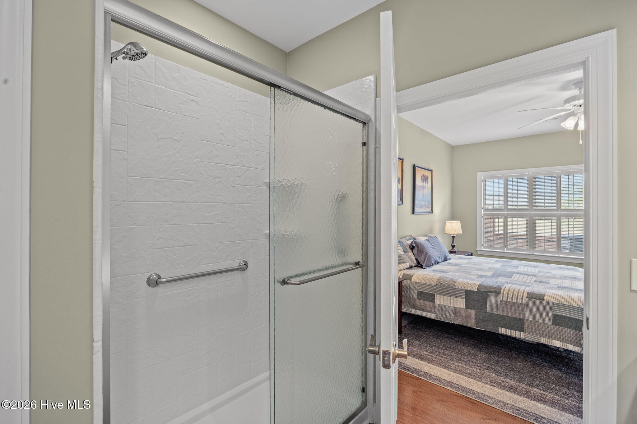 100560017 | Photo 22