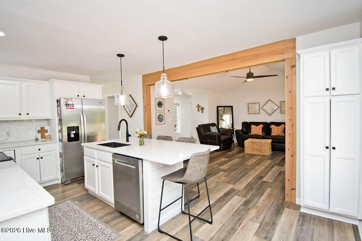 100569264 | Photo 53