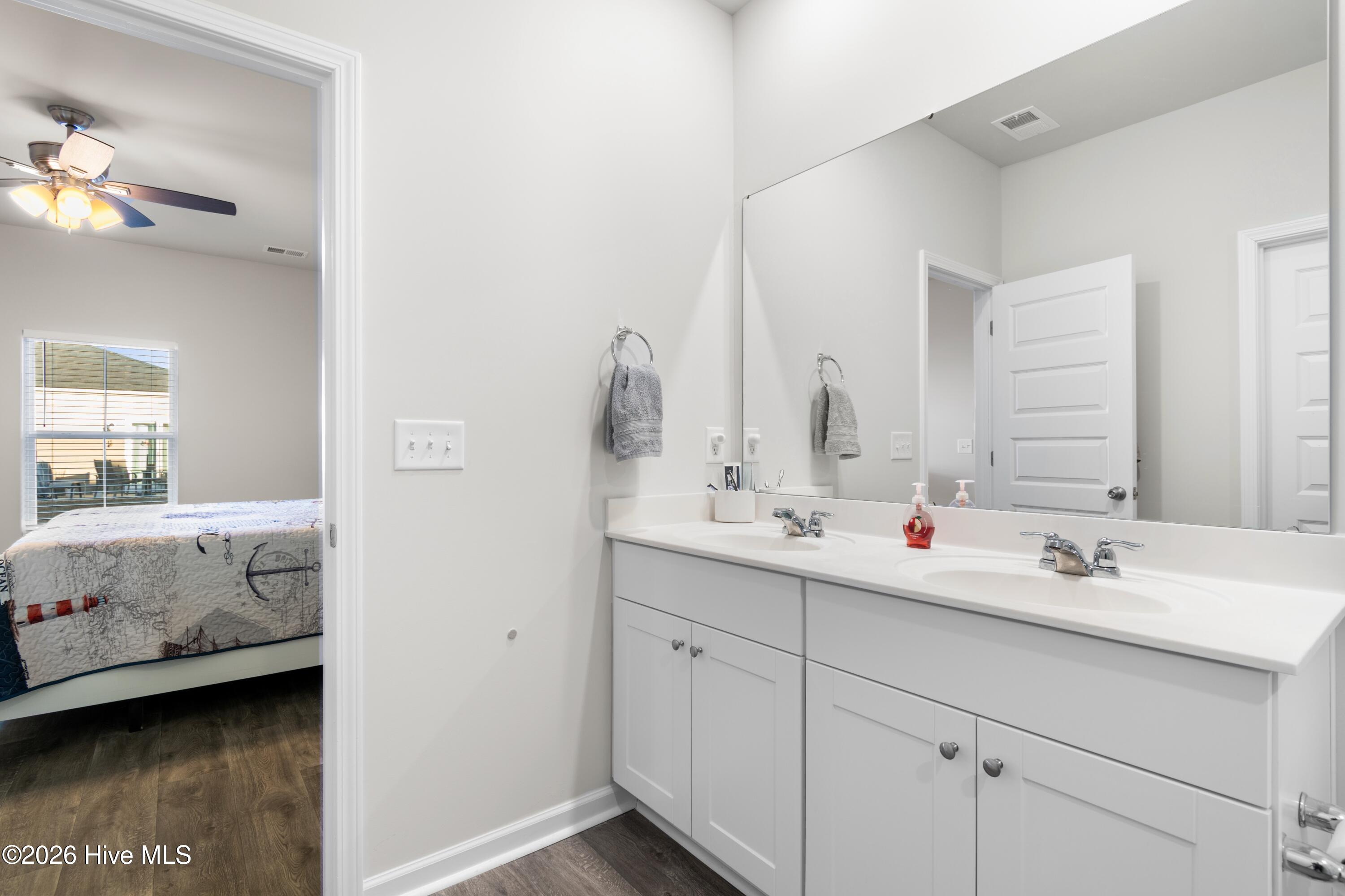 100547205 | Photo 30