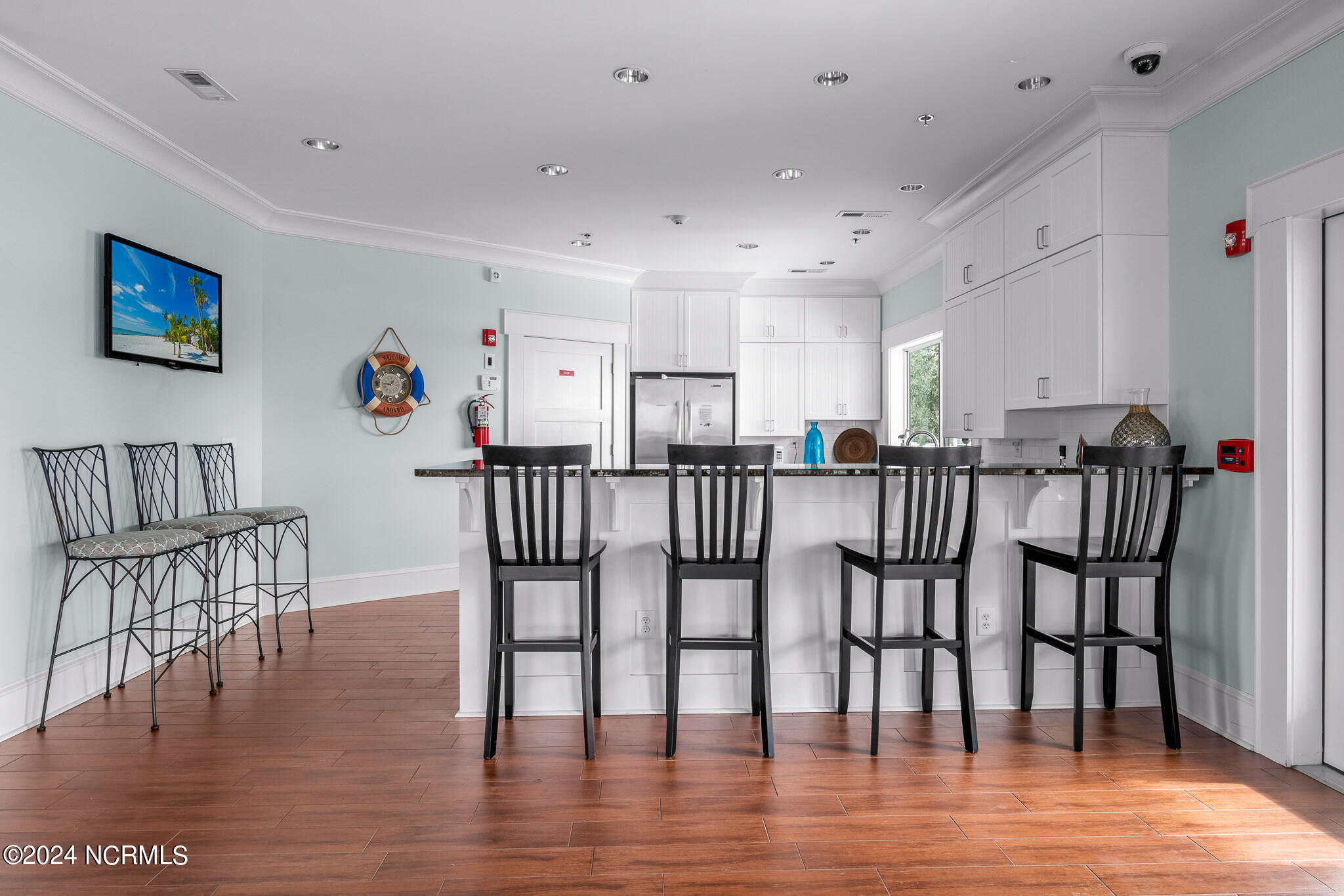 100453828 | Photo 54