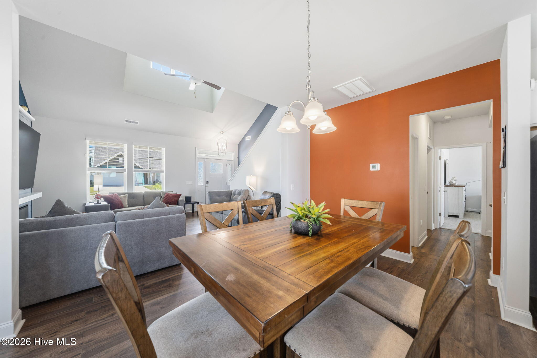 100566000 | Photo 13