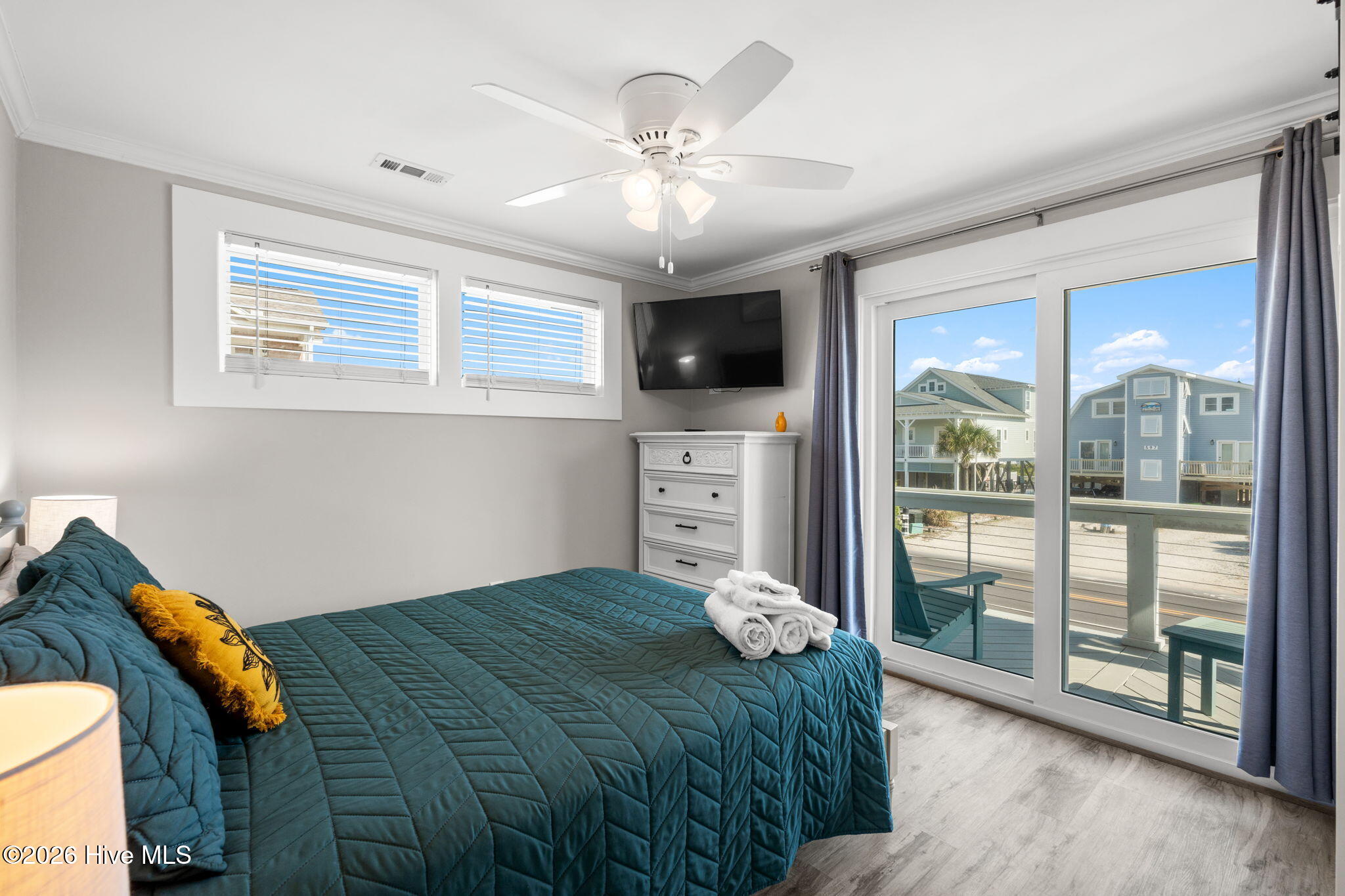 100568458 | Photo 42