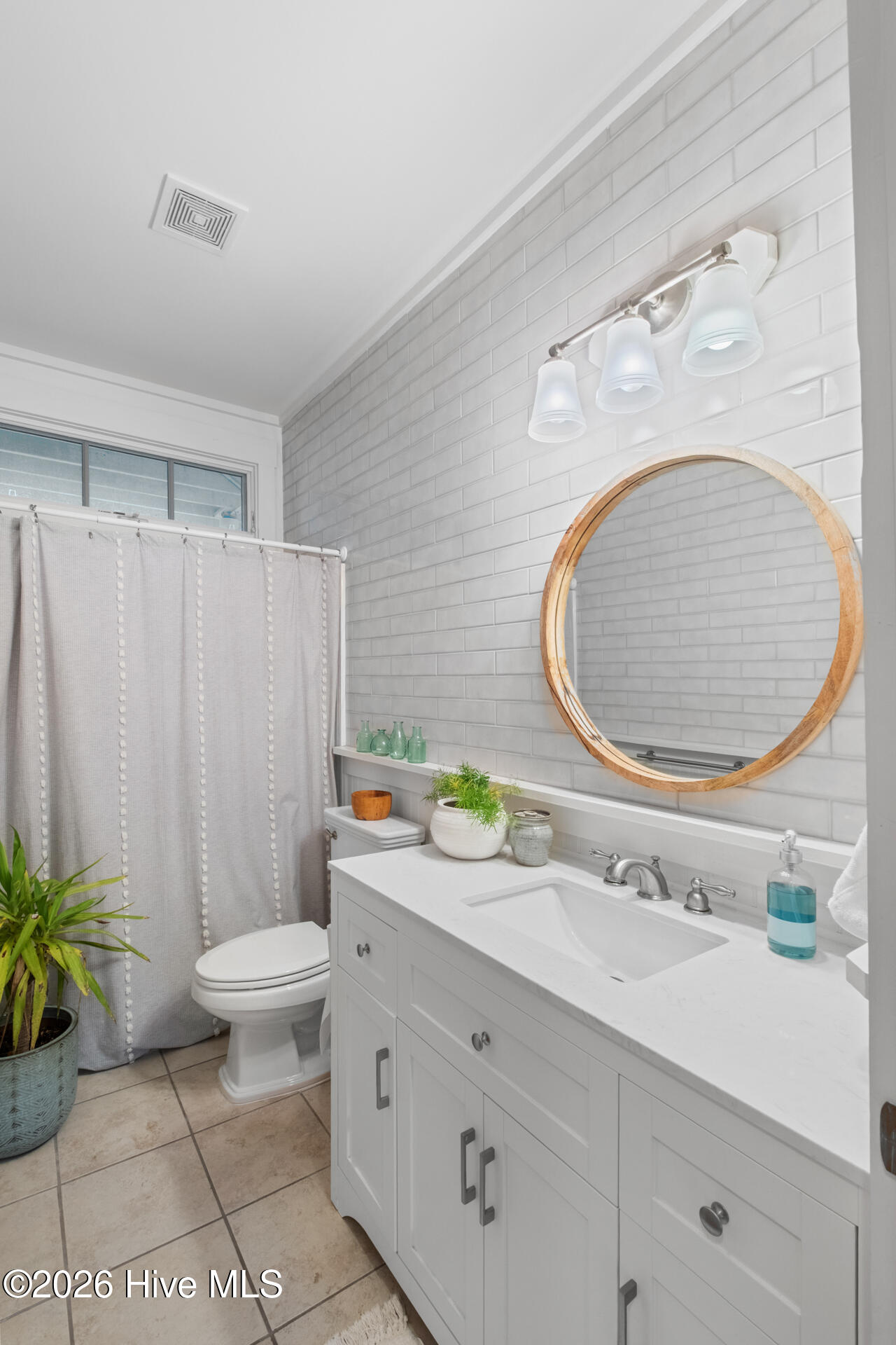 100560267 | Photo 33