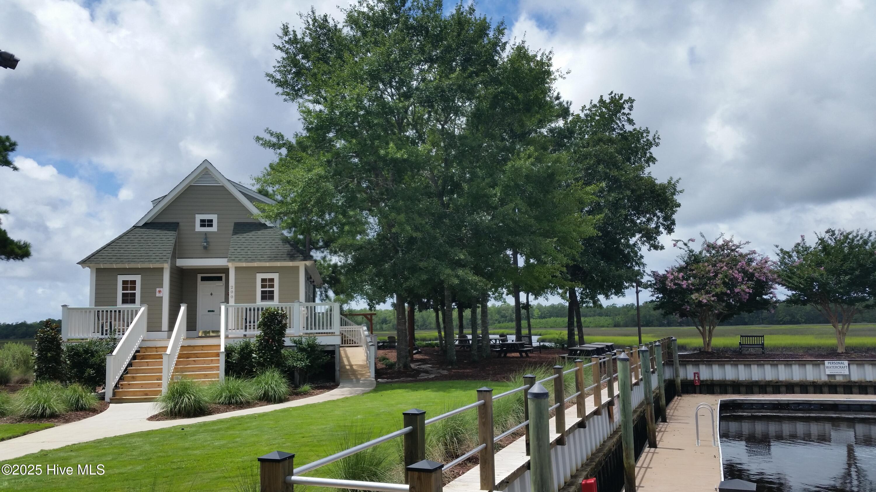 100558361 | Photo 89