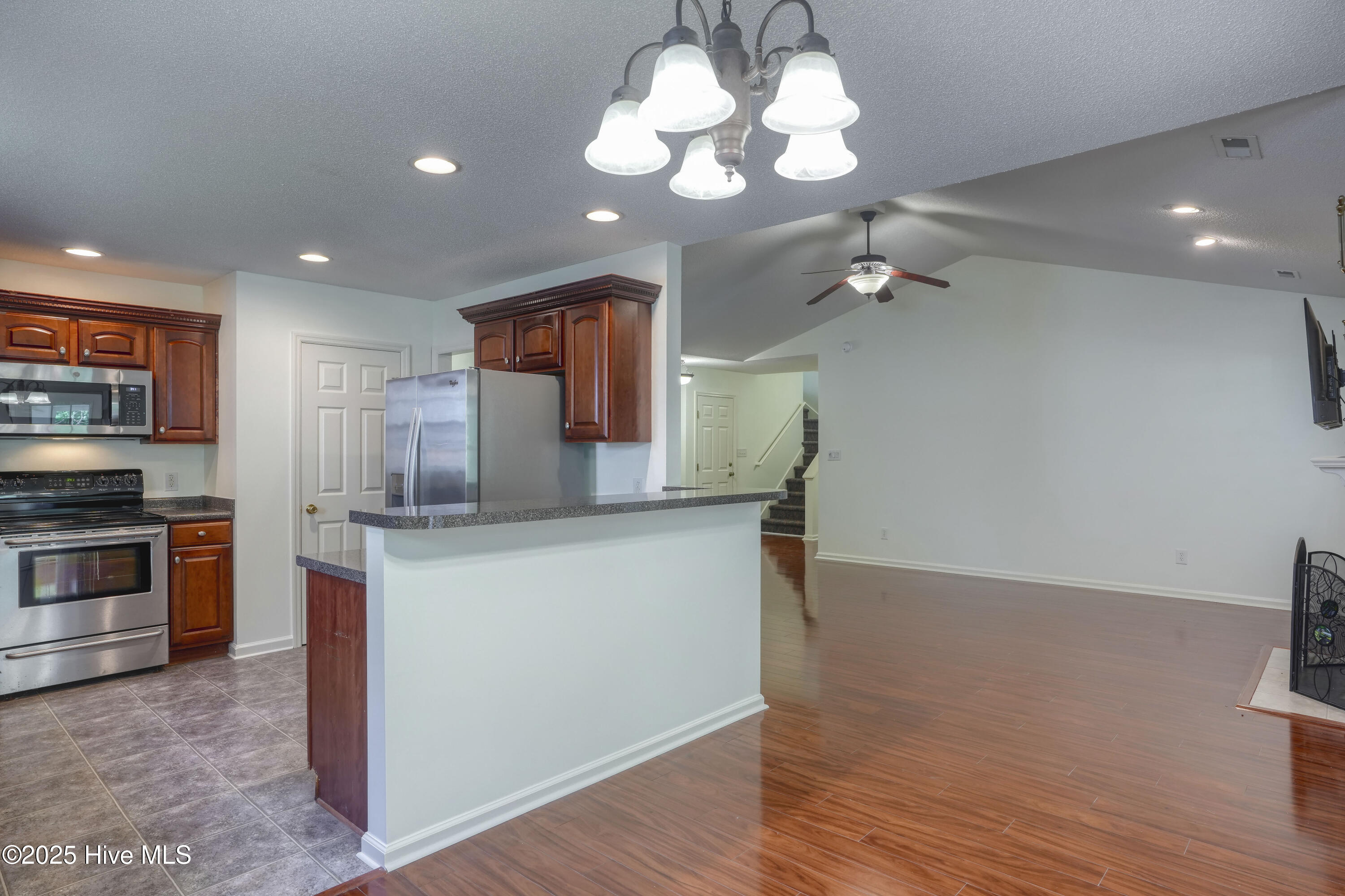 100472919 | Photo 16