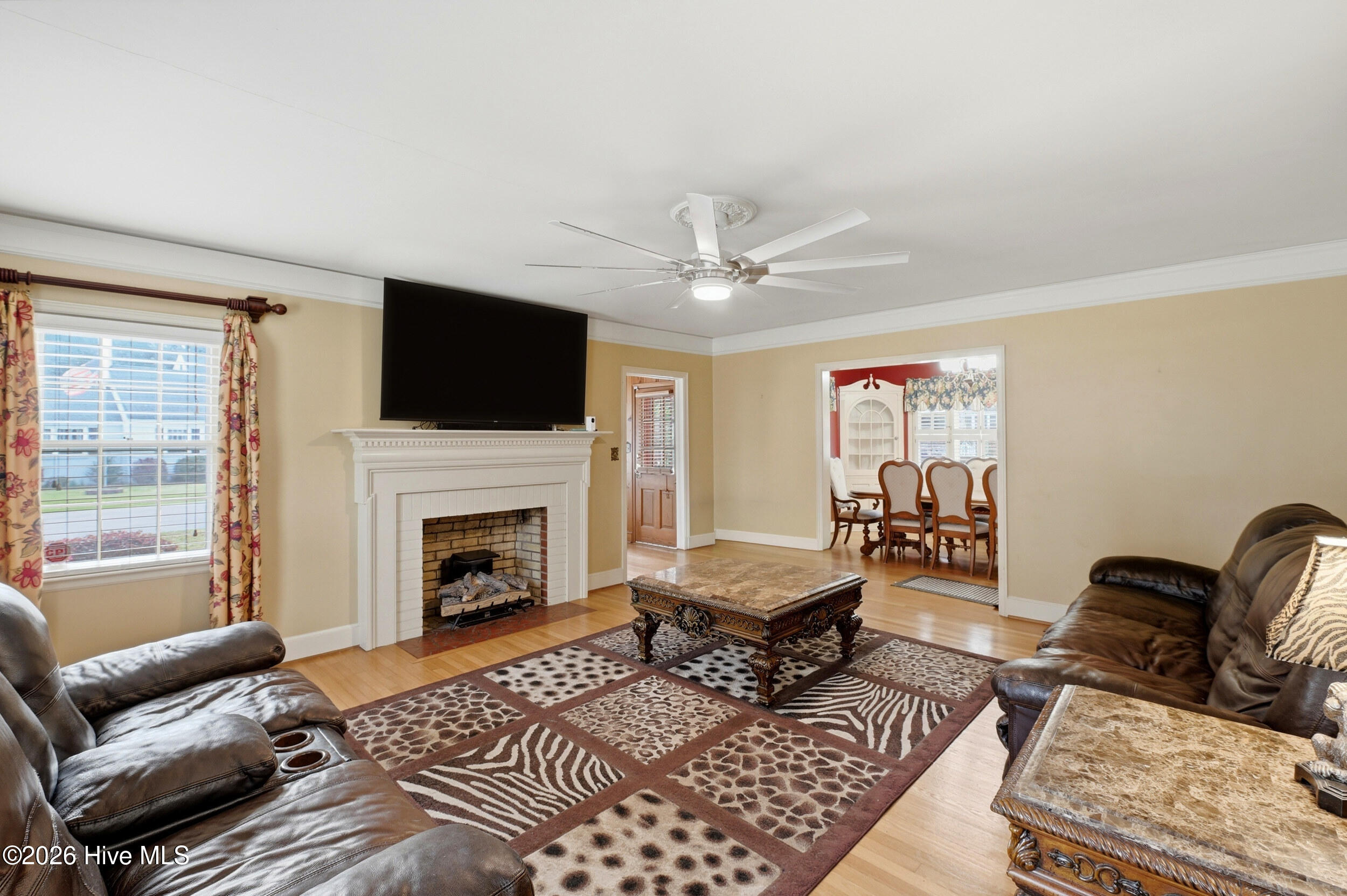 100560095 | Photo 11