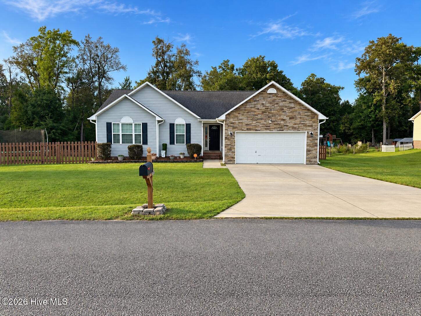 210 Gillespie Drive, Hubert, NC 28539