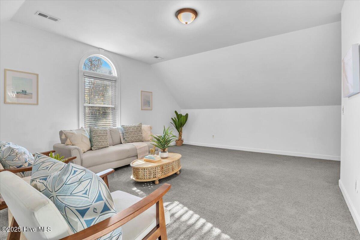 100545058 | Photo 43