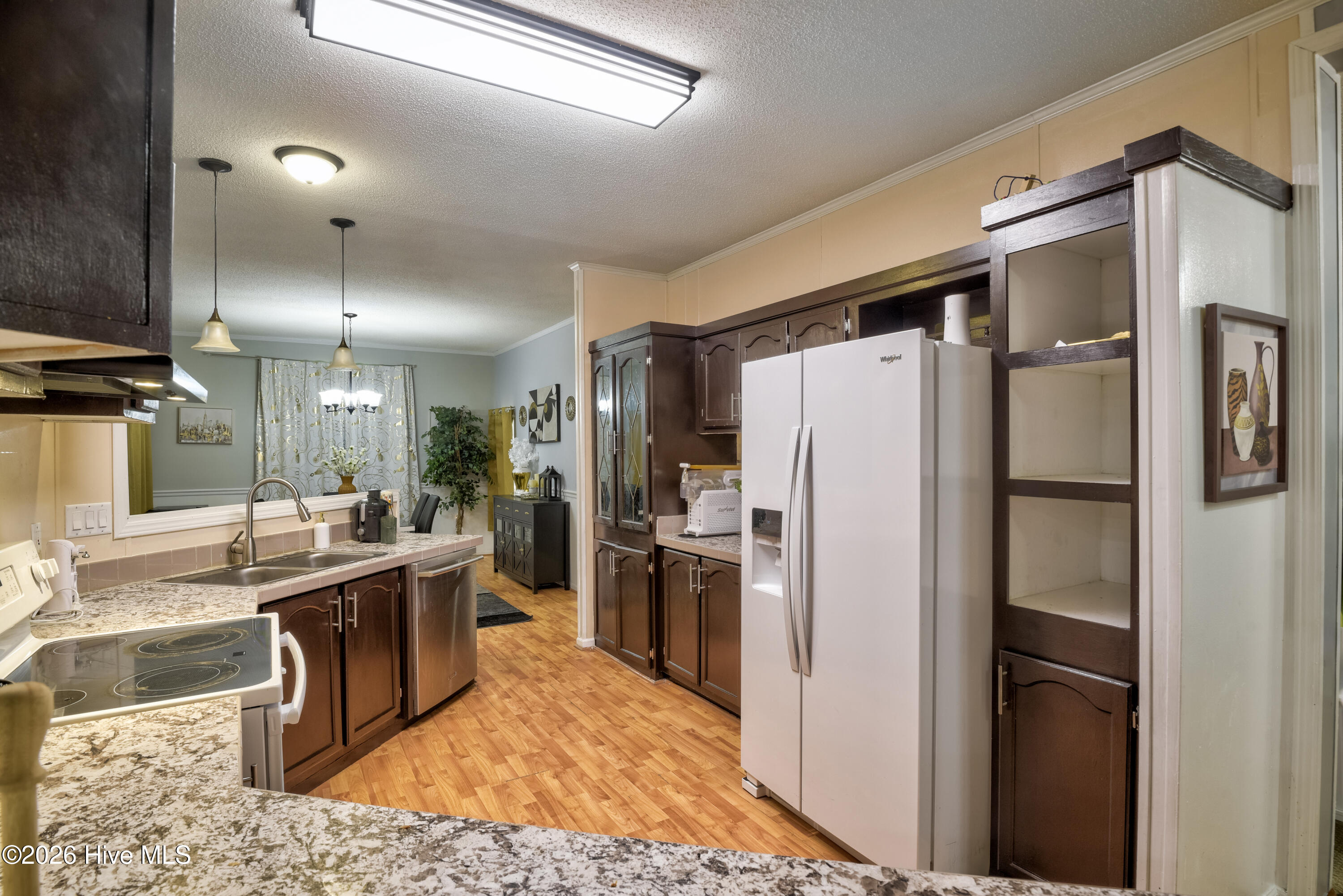 100566927 | Photo 12