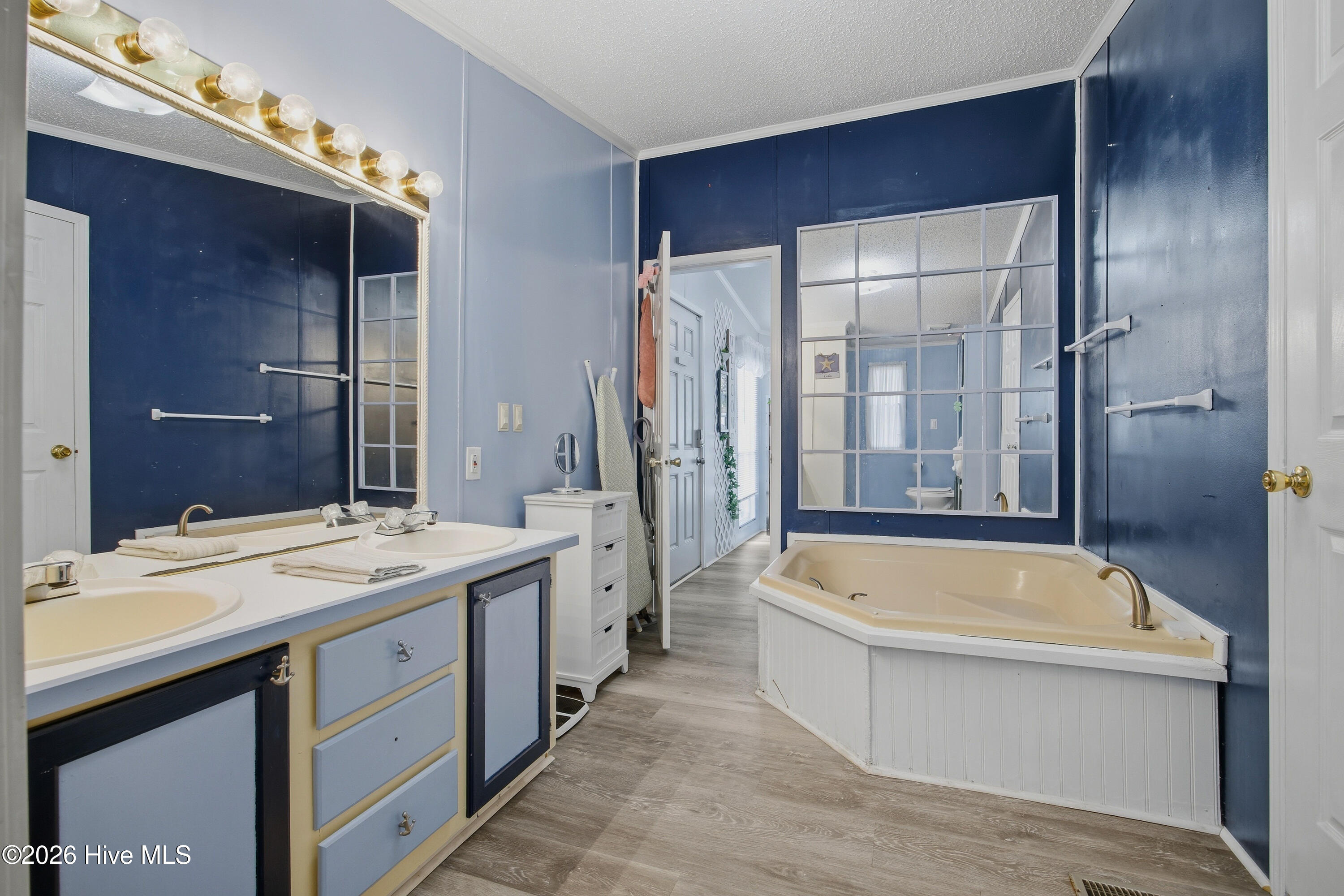 100565028 | Photo 27