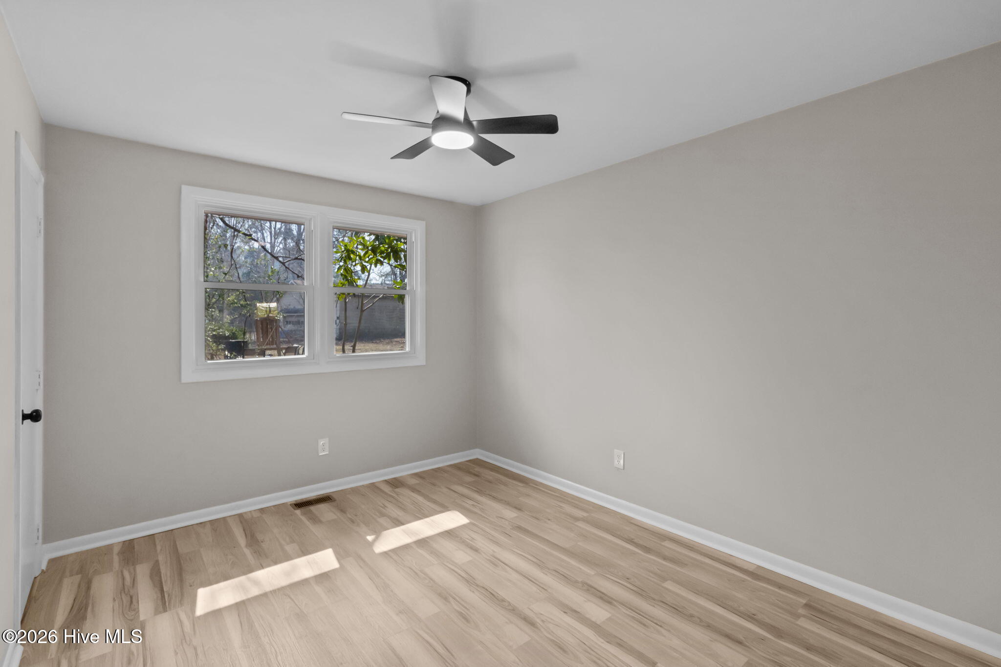 100557666 | Photo 24