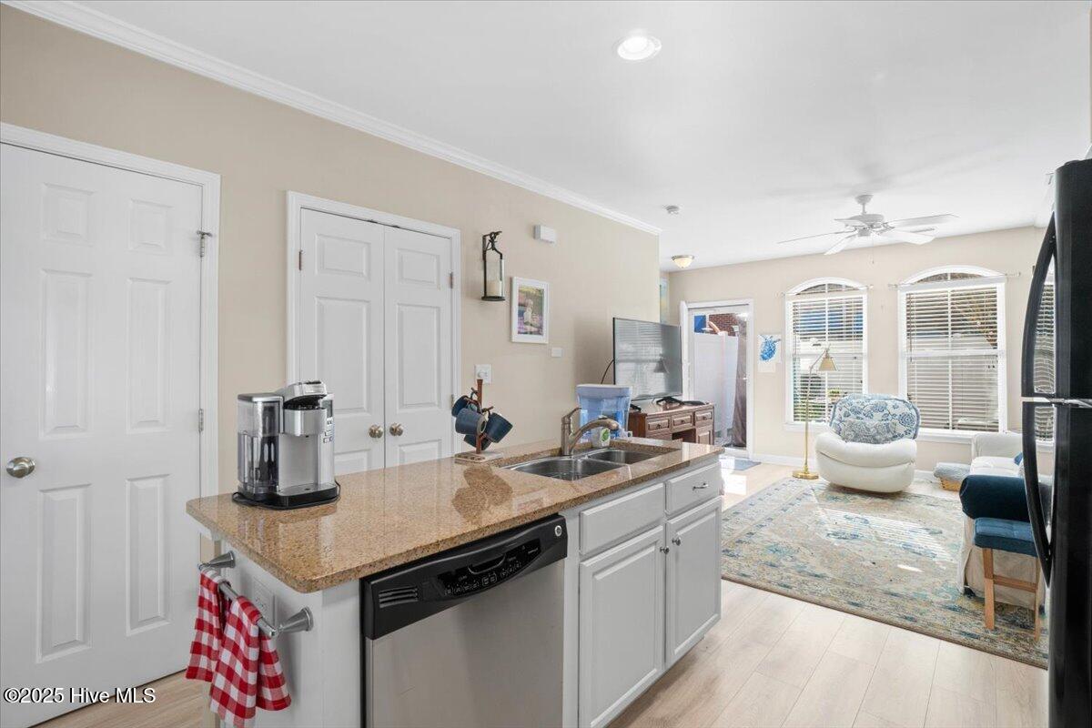 Granite Topped Kitchen Island