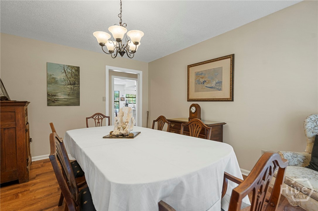 Separate formal dining room