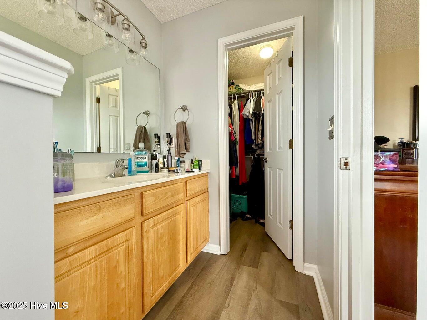 100528978 | Photo 23