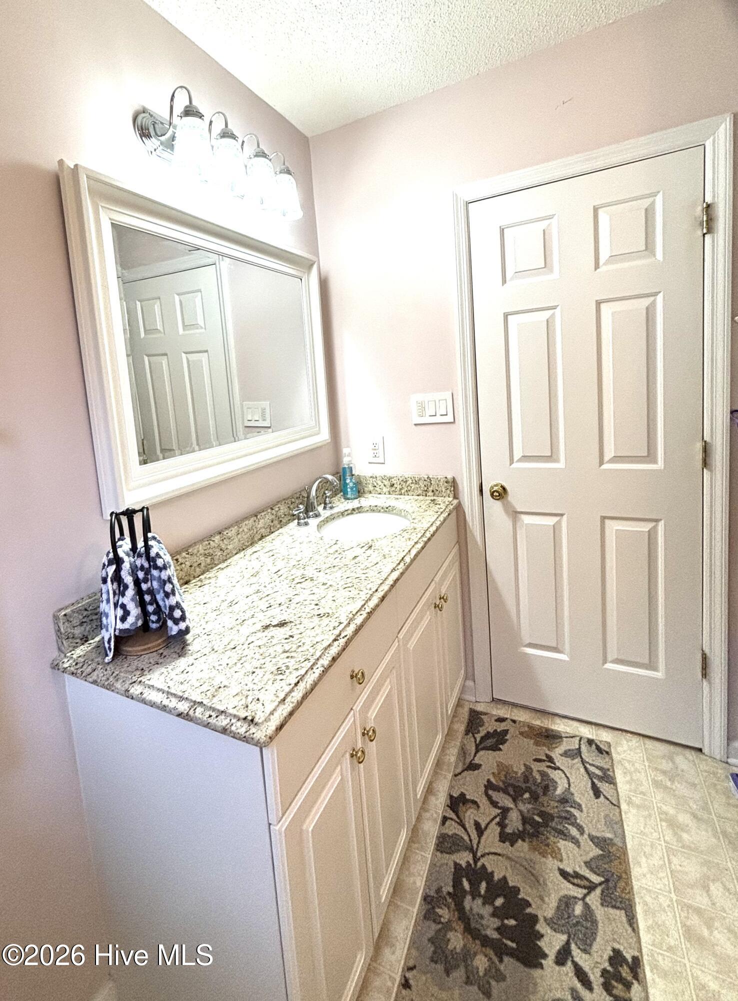 100561448 | Photo 13