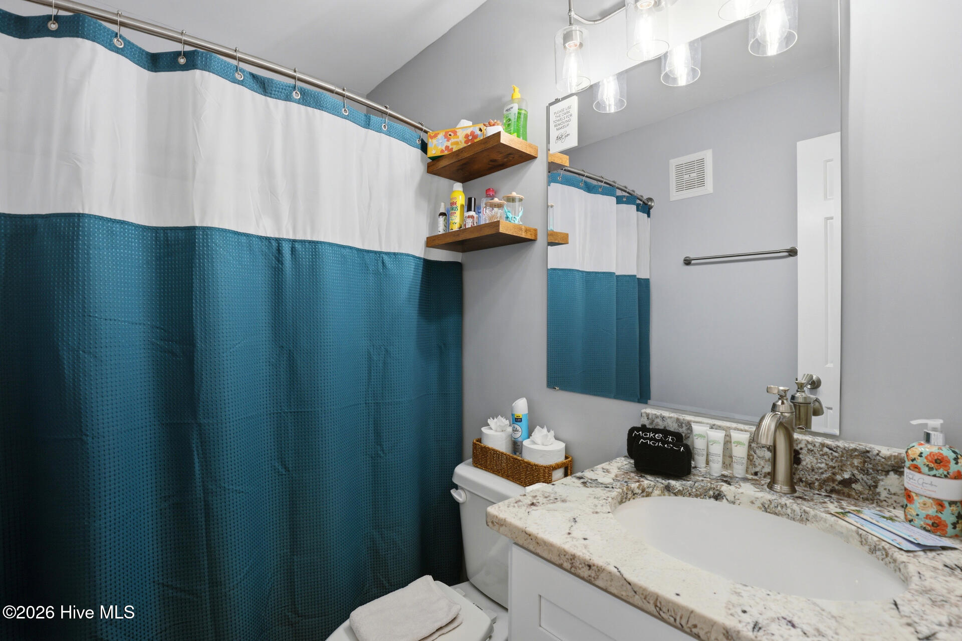 100563328 | Photo 16