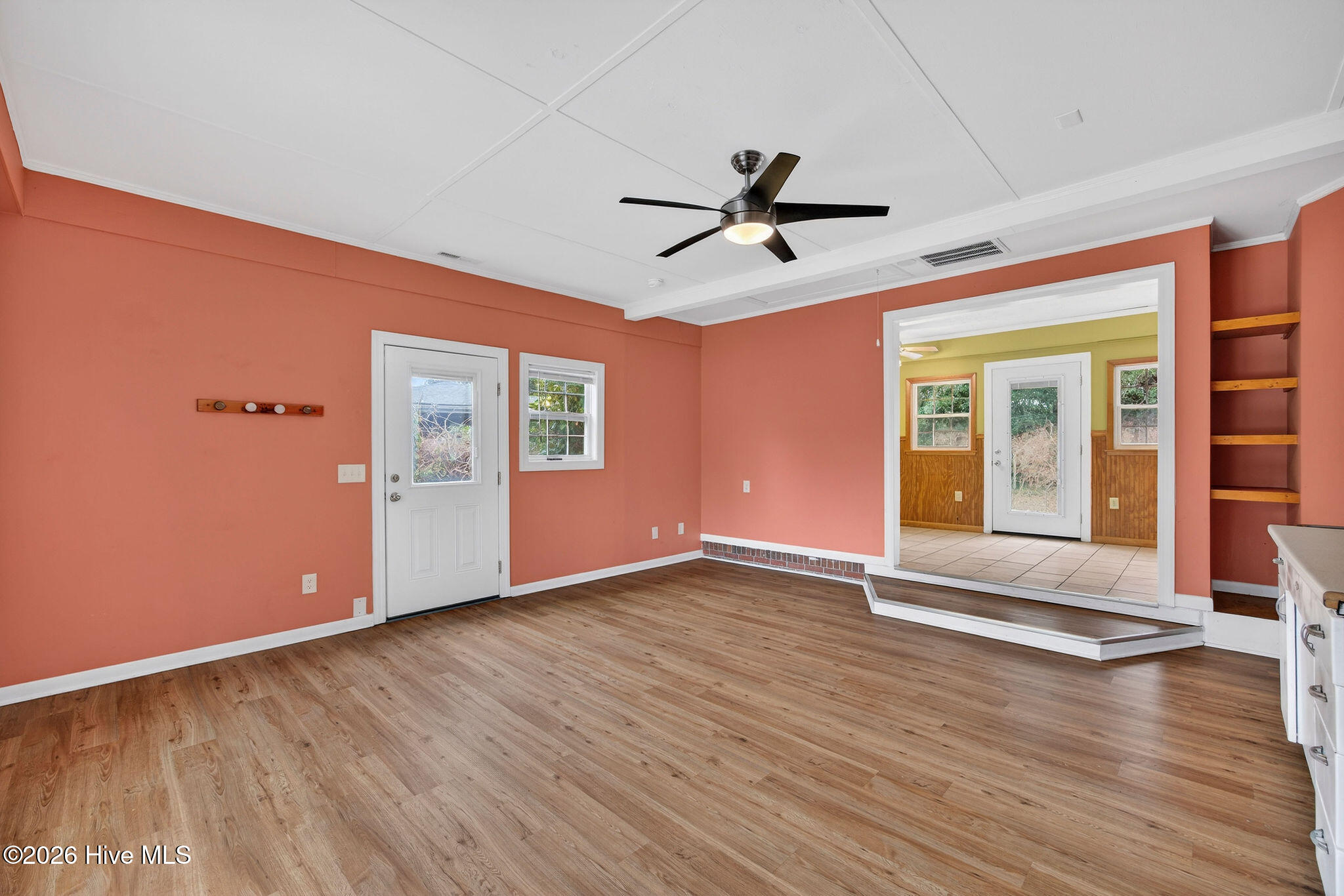 100557140 | Photo 35