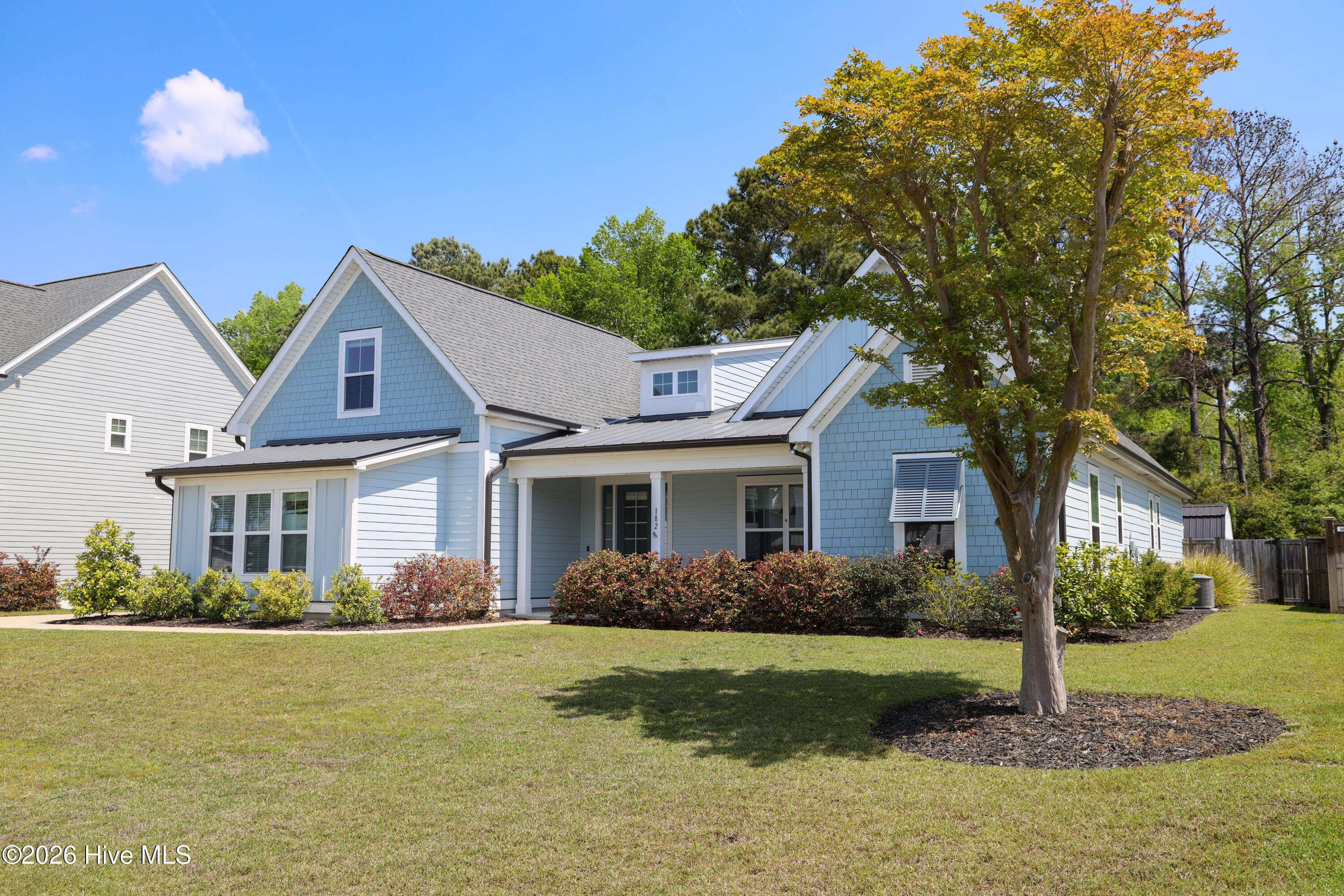 100567915 | Photo 84