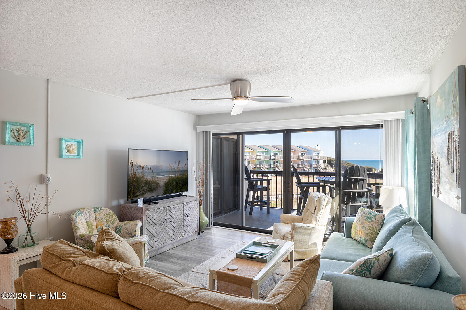 100562169 | Photo 10