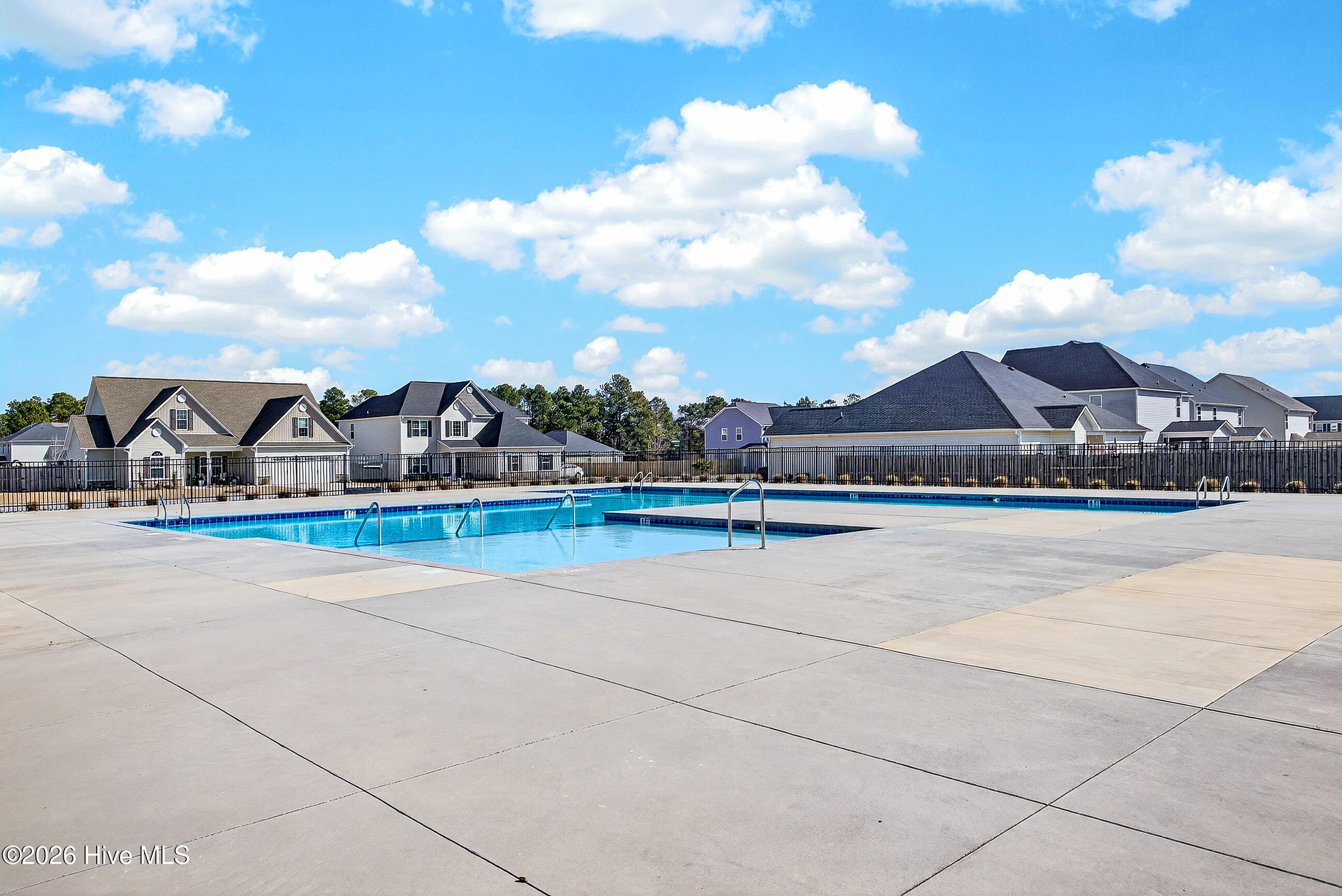 100553930 | Photo 25