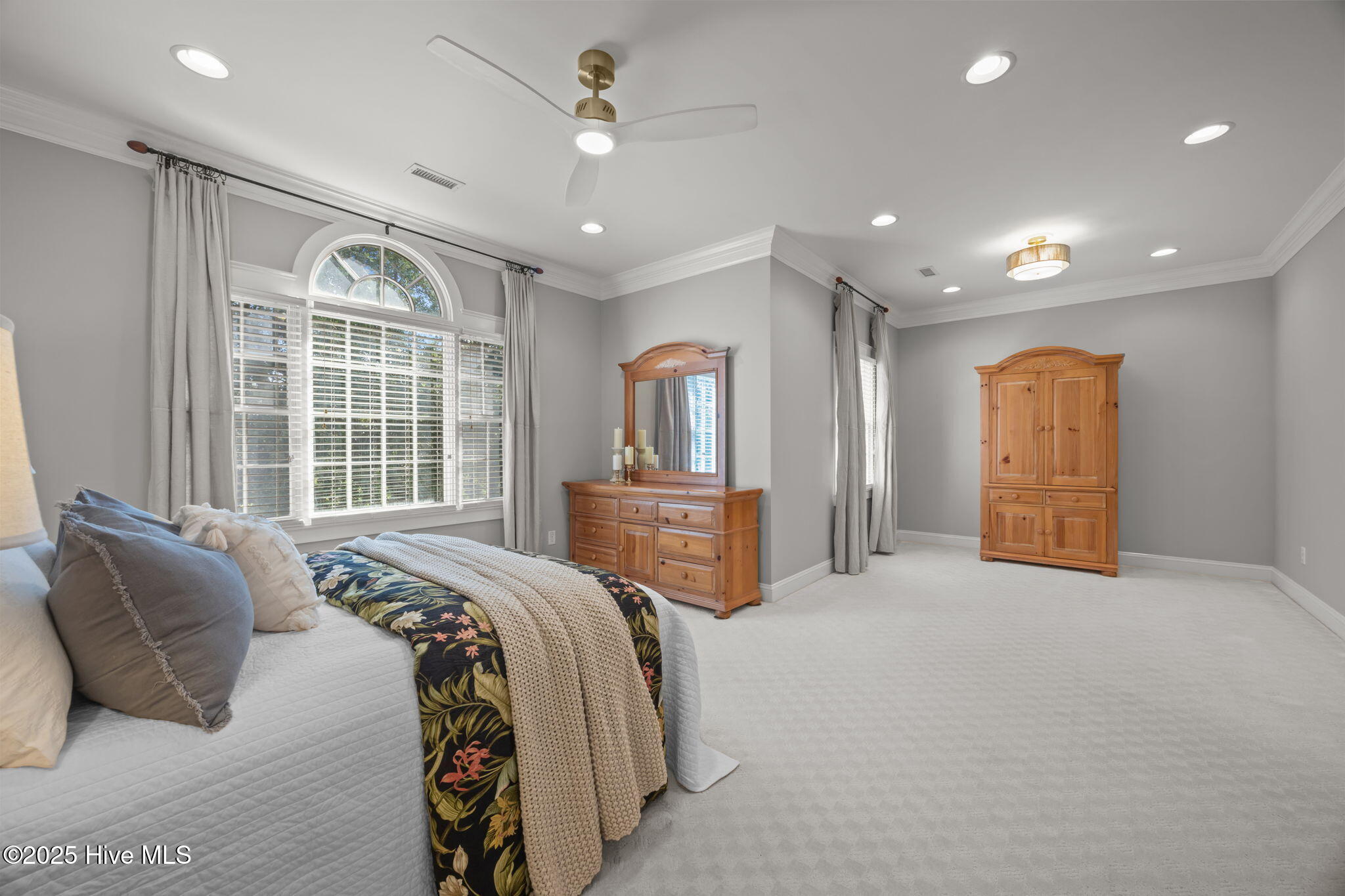 100518834 | Photo 33