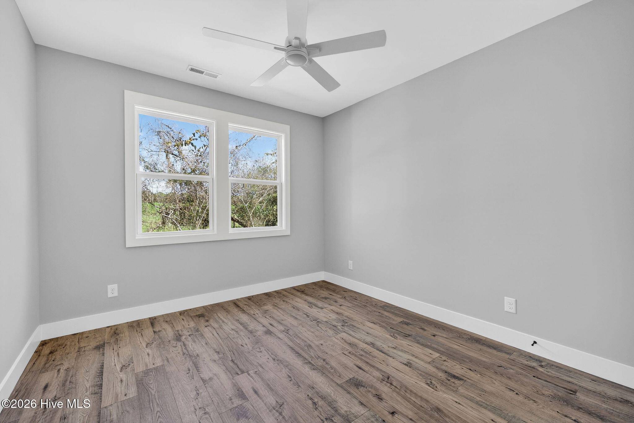 100560917 | Photo 31