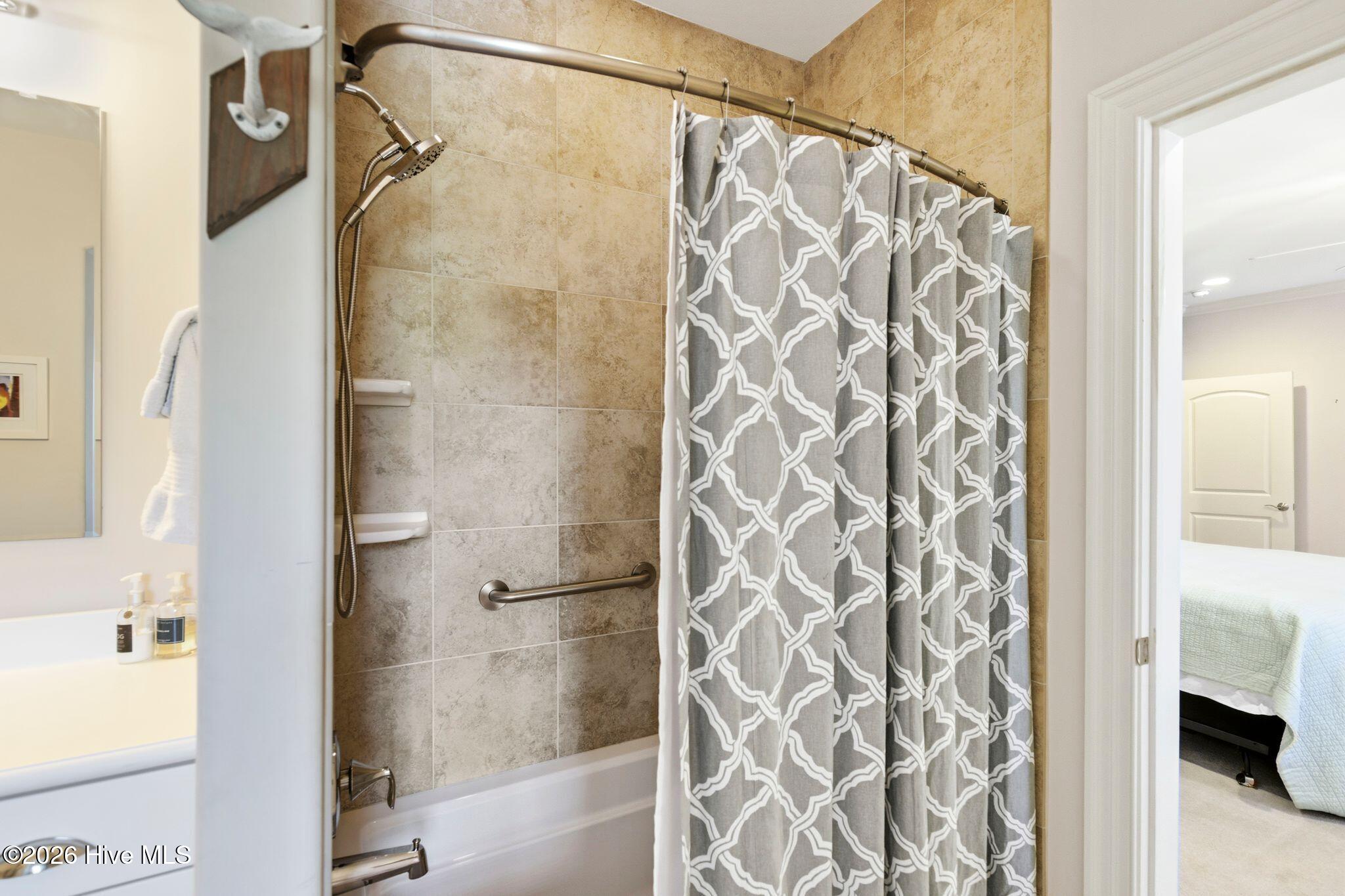 100566921 | Photo 57