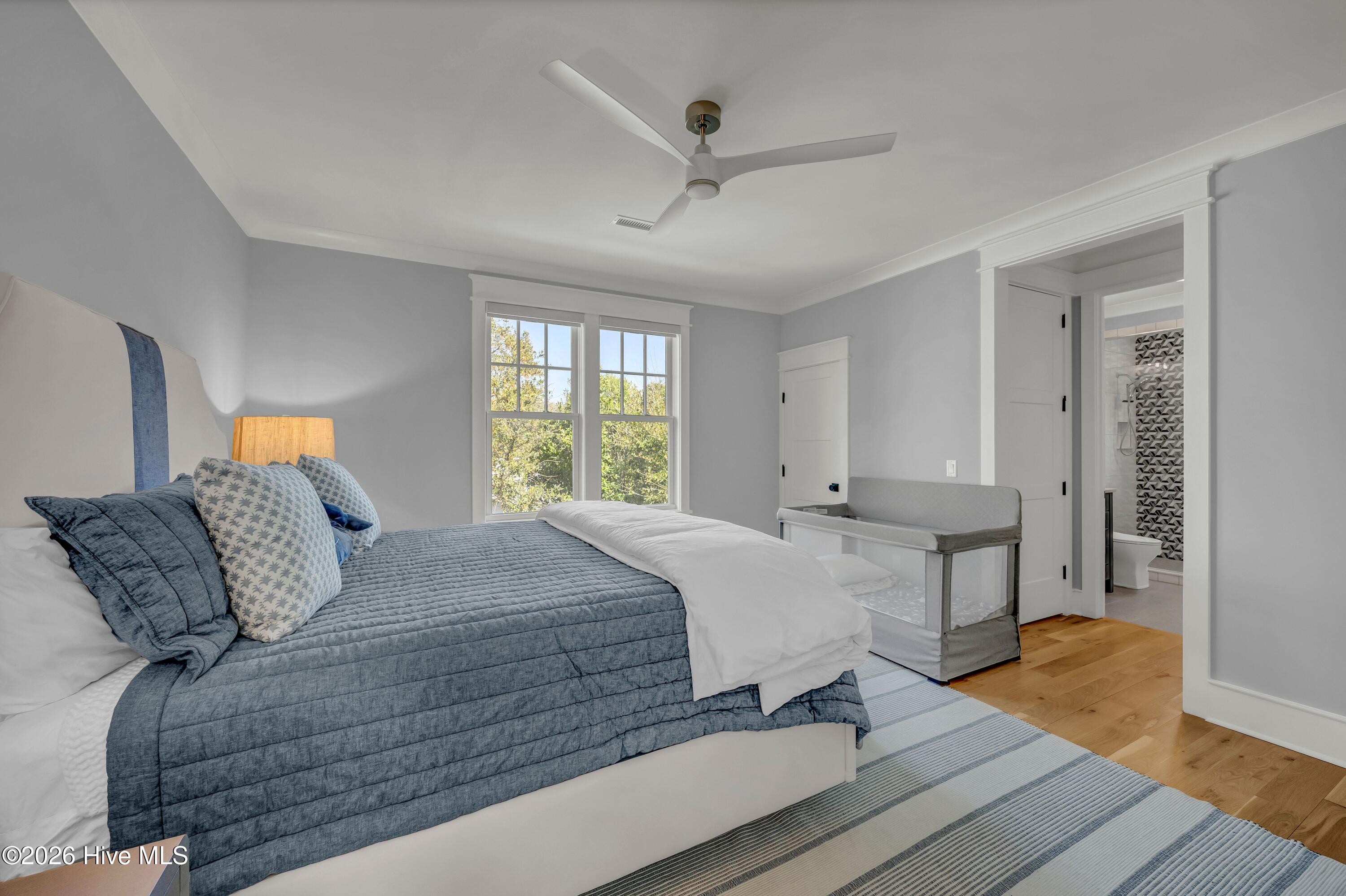 100567930 | Photo 35