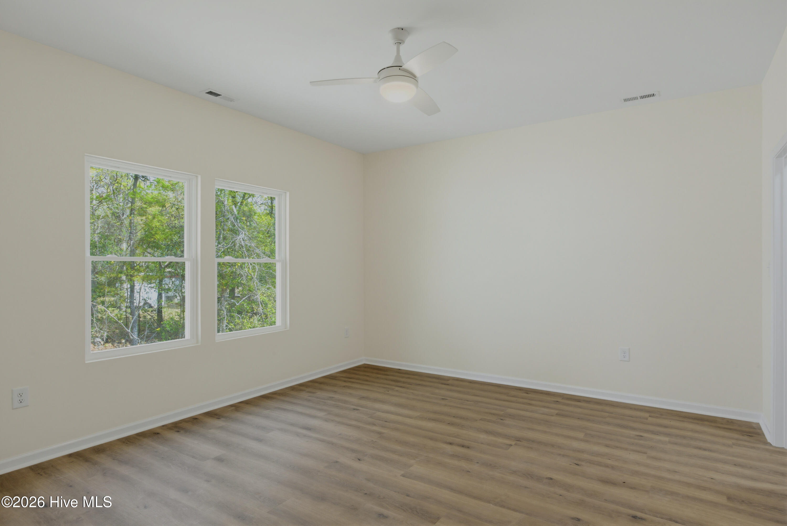 100563323 | Photo 12