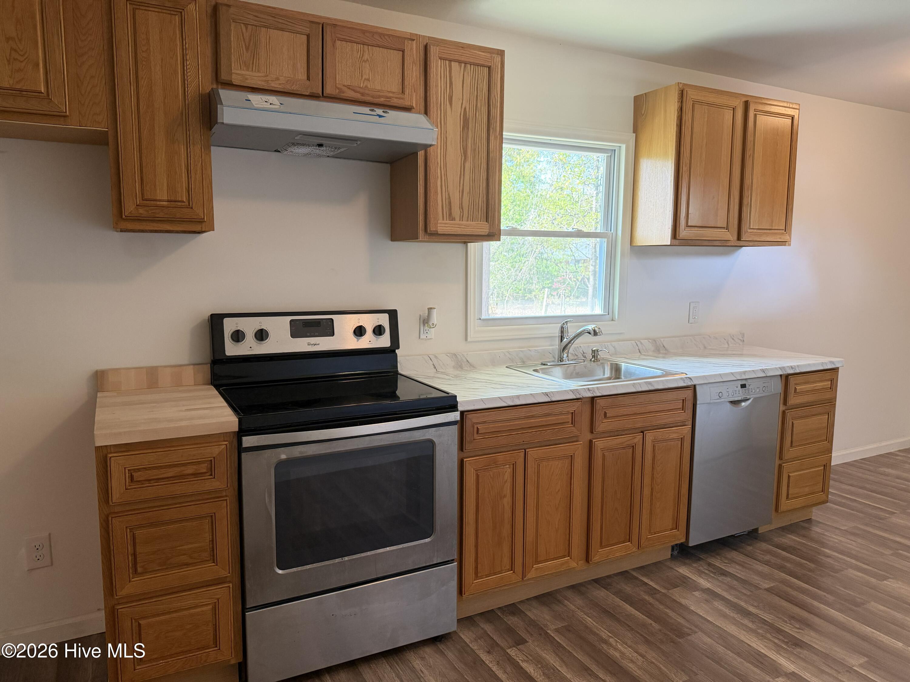 100565098 | Photo 15