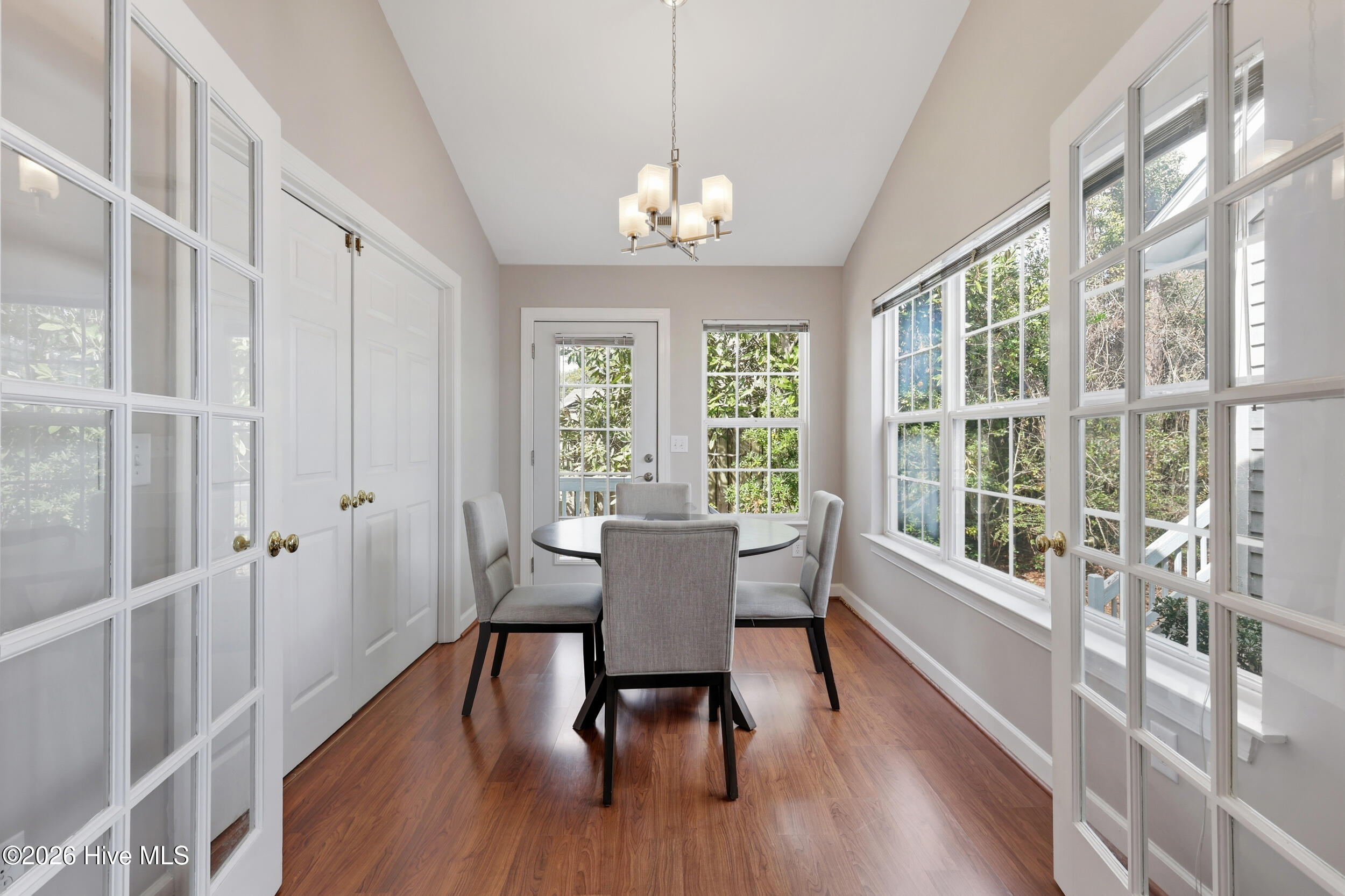 100554521 | Photo 17