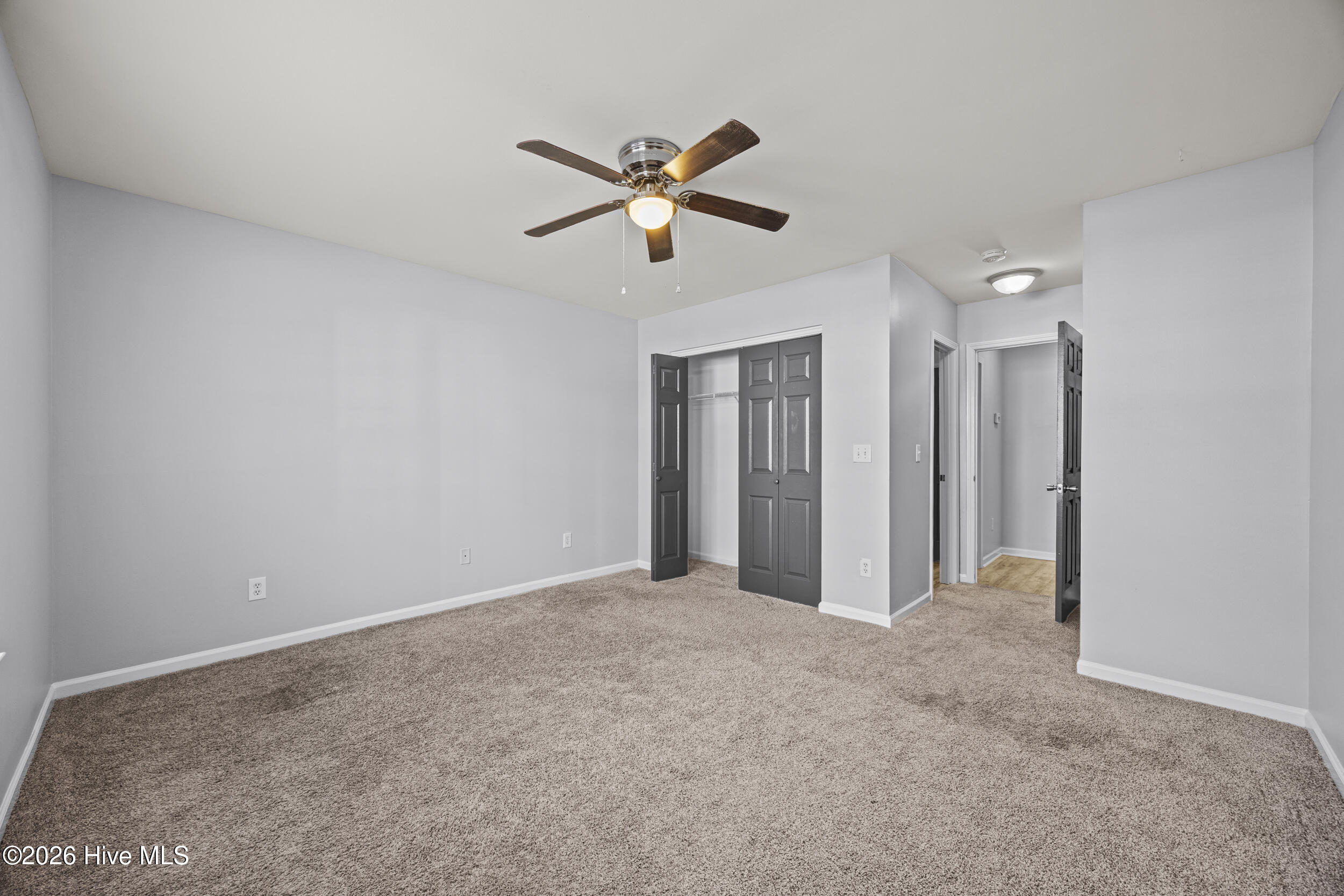 100561010 | Photo 18