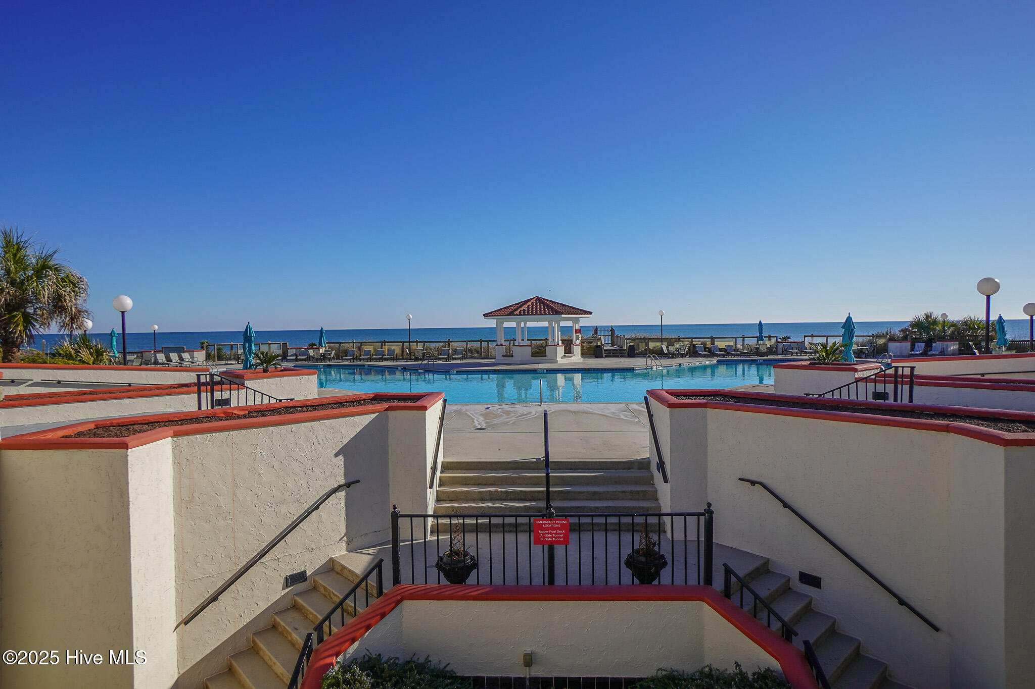 100535183 | Photo 46