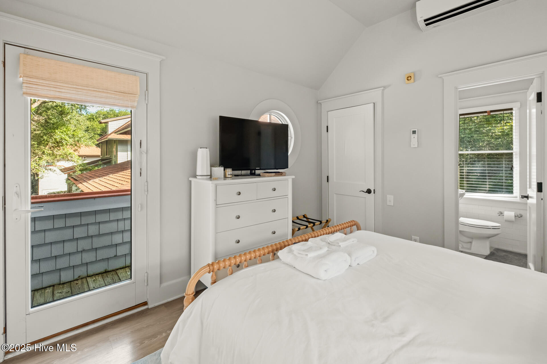 100534470 | Photo 28