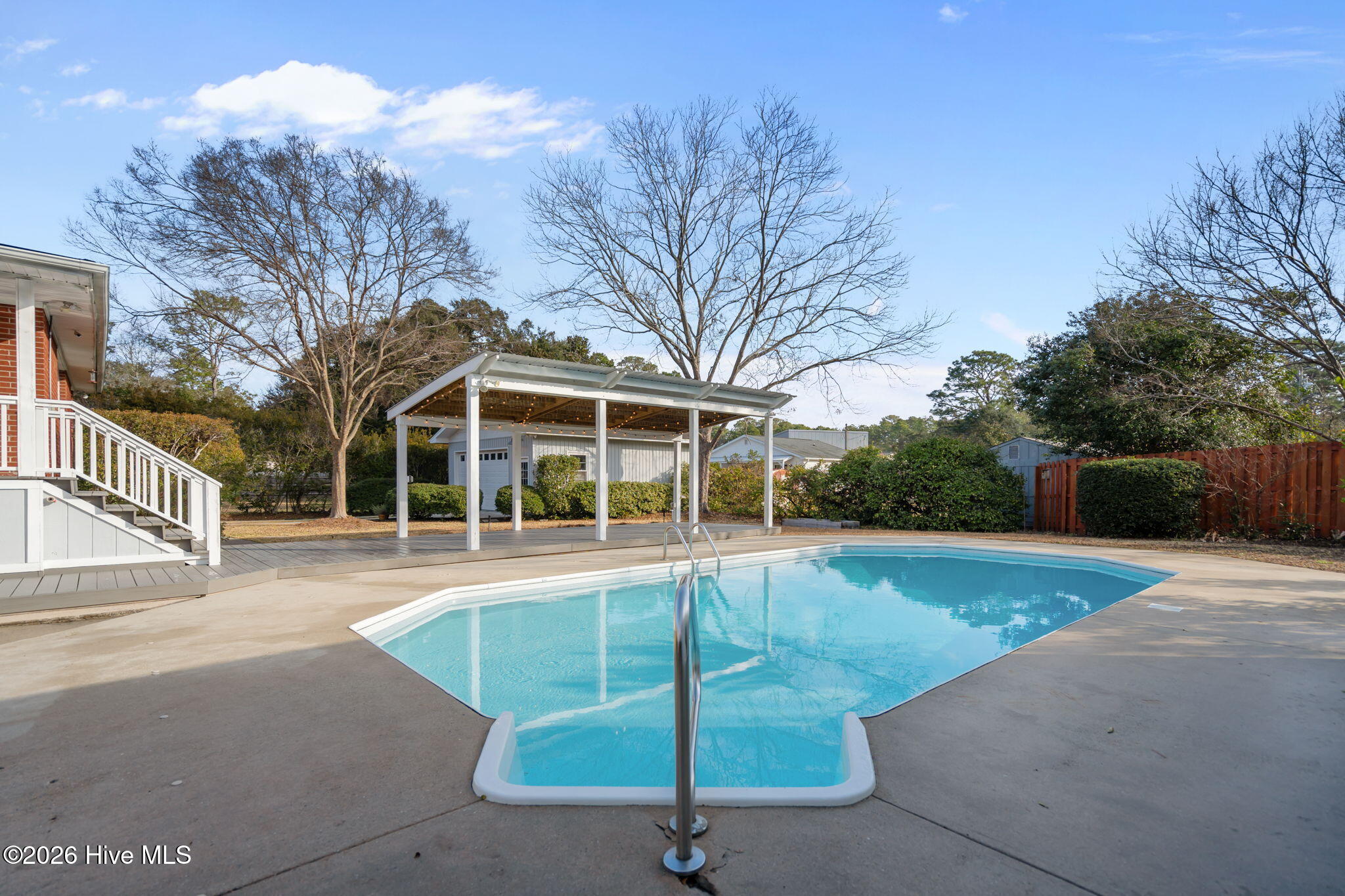 100548221 | Photo 37