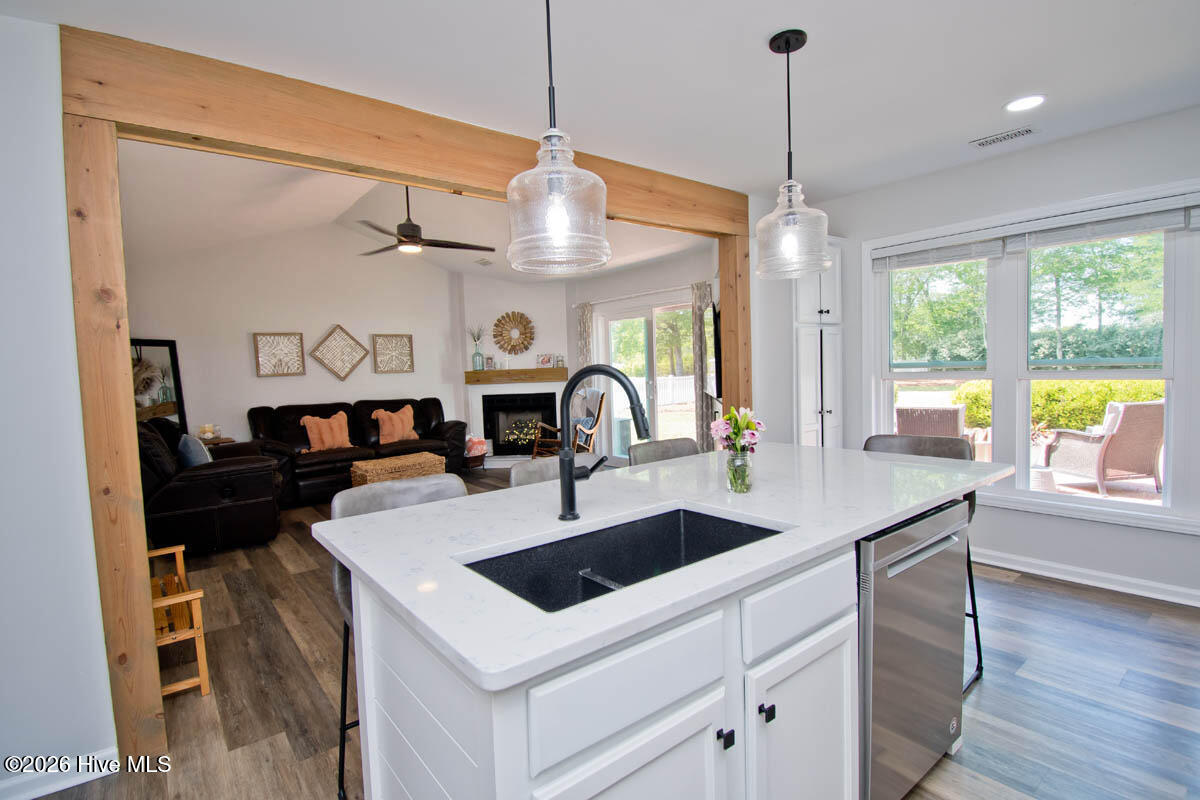 100569264 | Photo 10