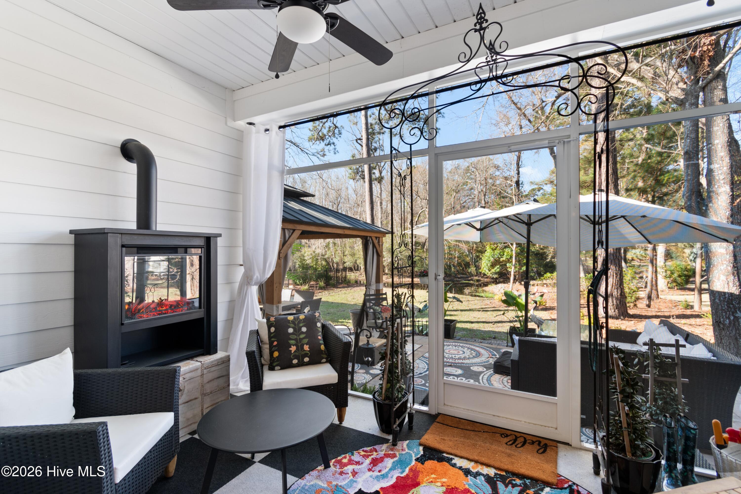 100561592 | Photo 38