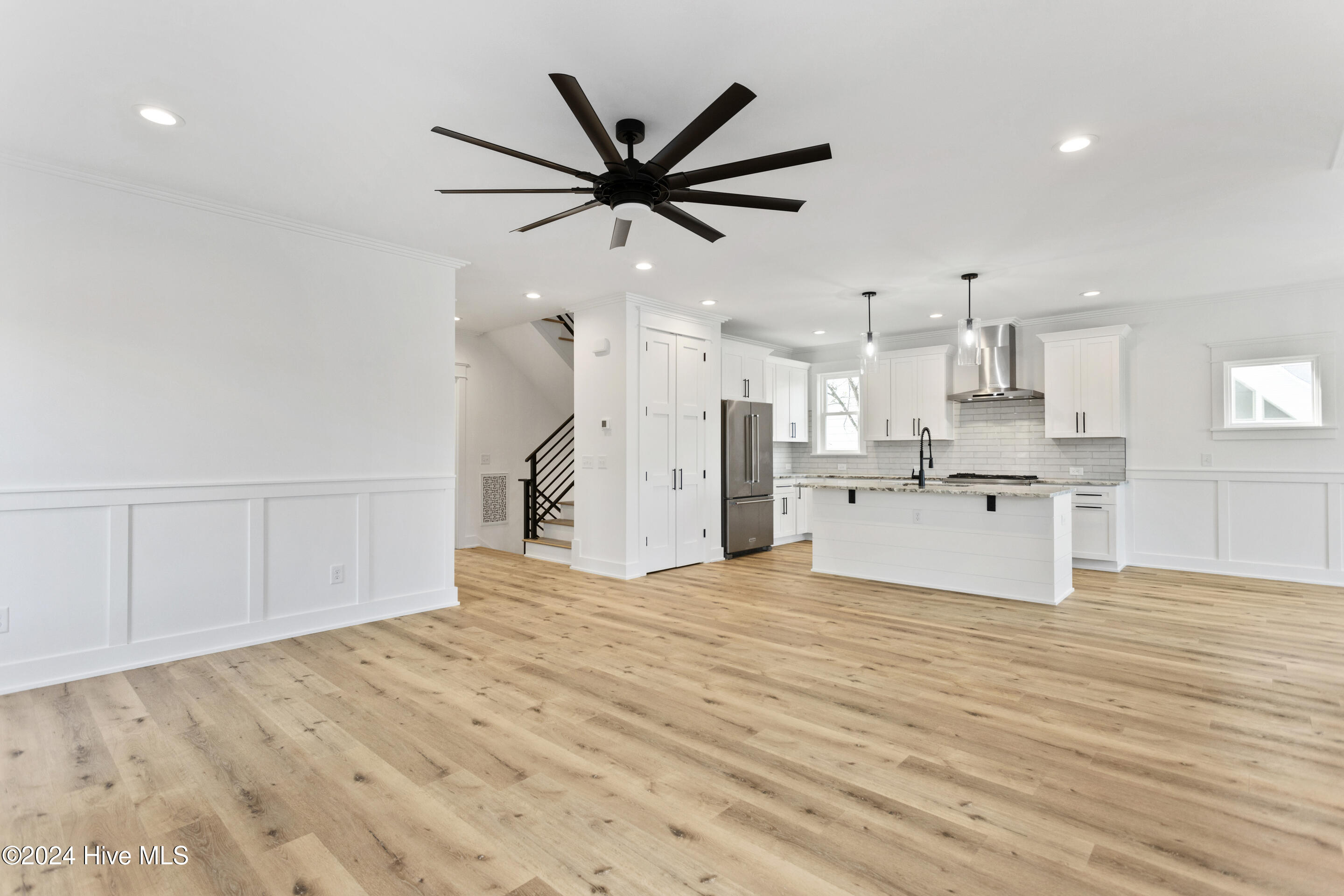 100559192 | Photo 16