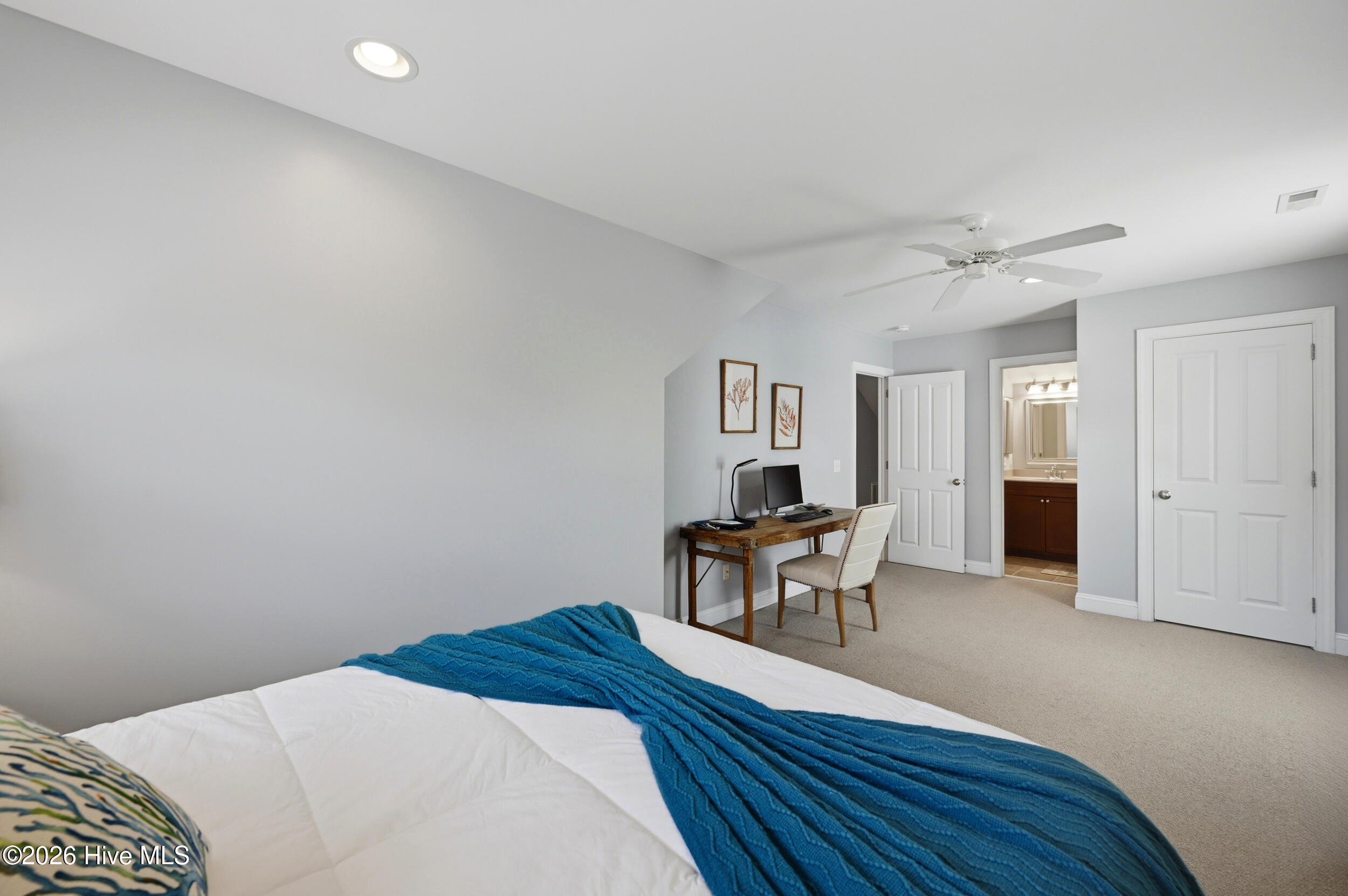 100566106 | Photo 37