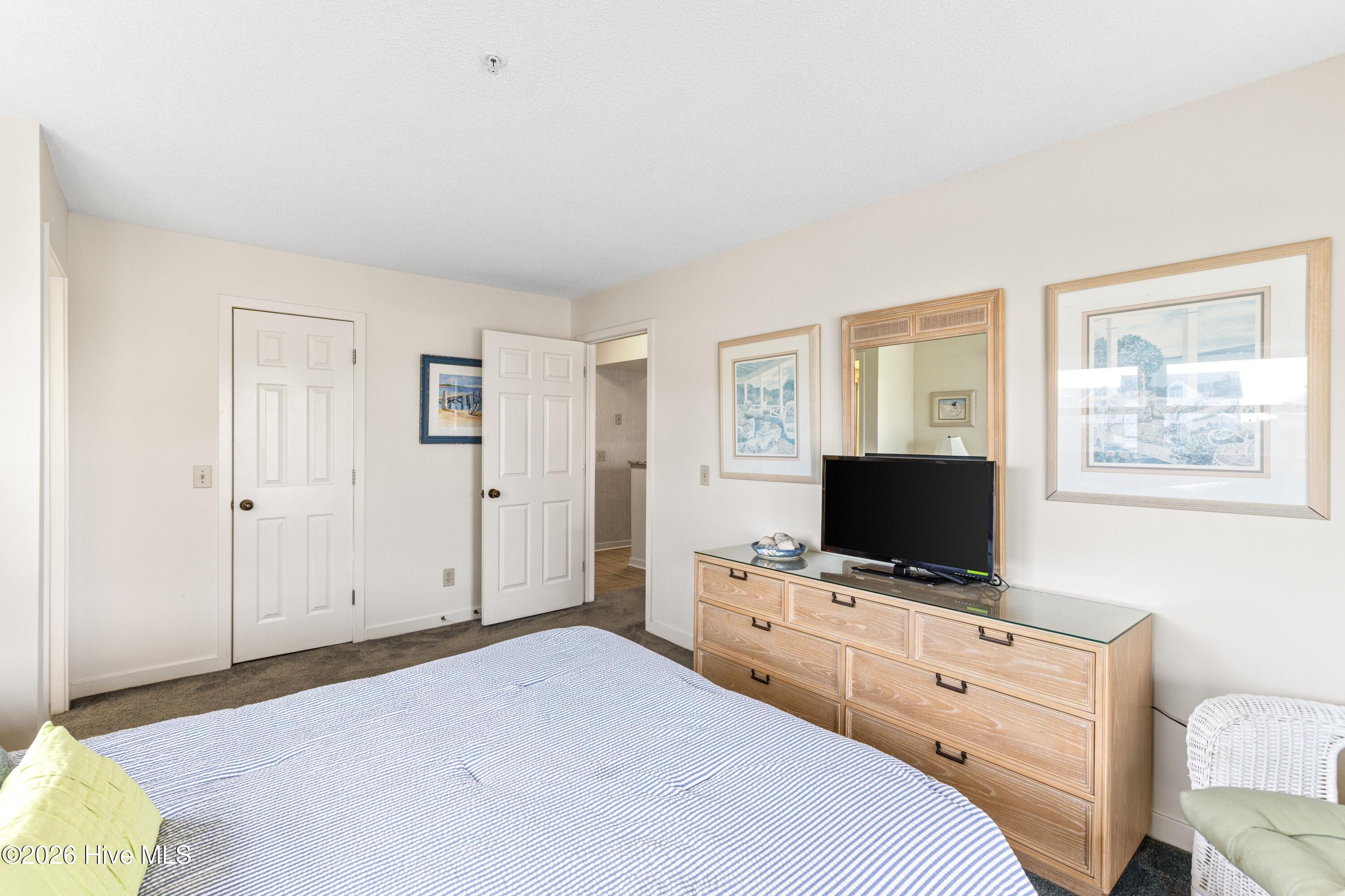 100549677 | Photo 25