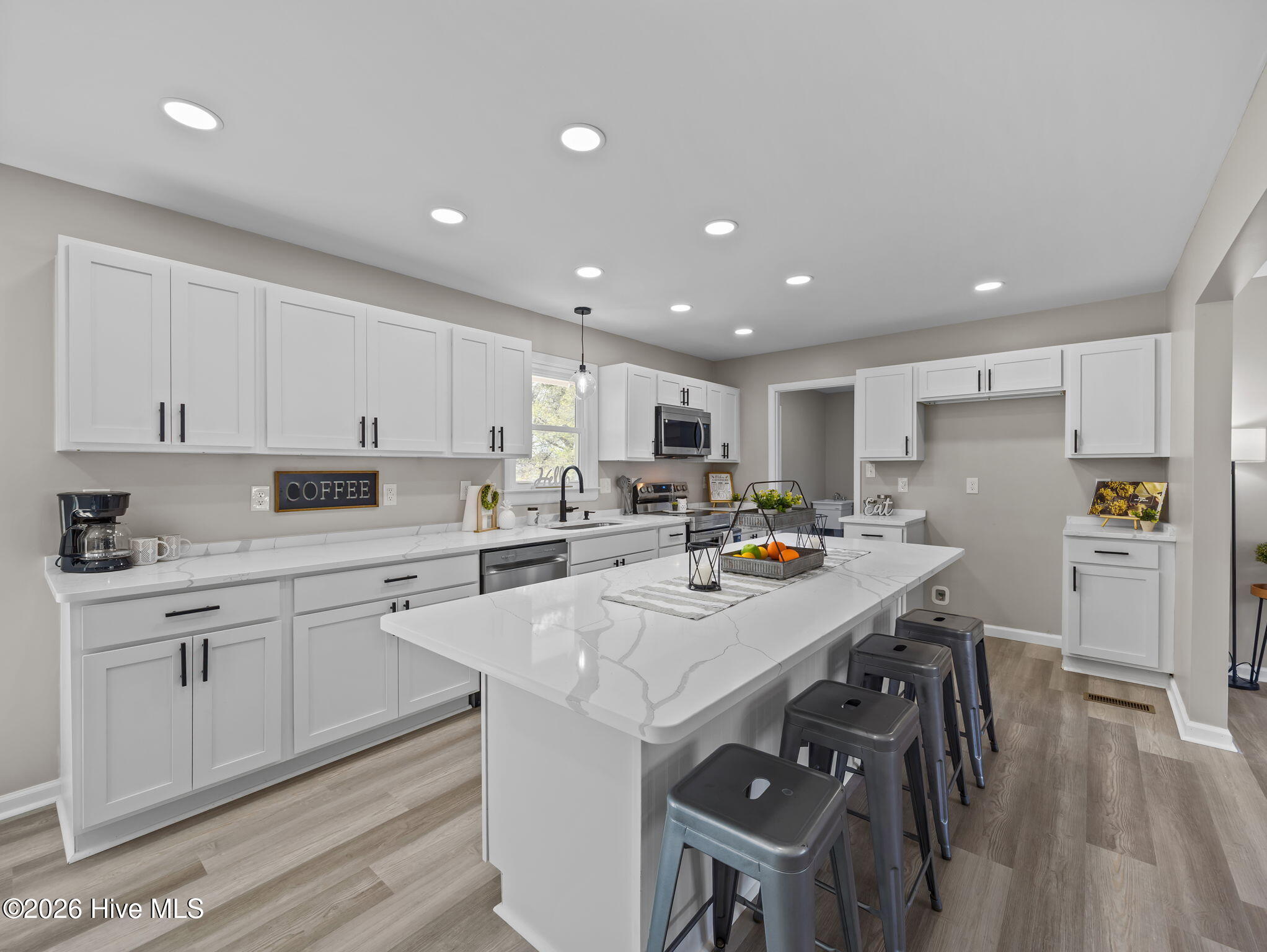 100562789 | Photo 12