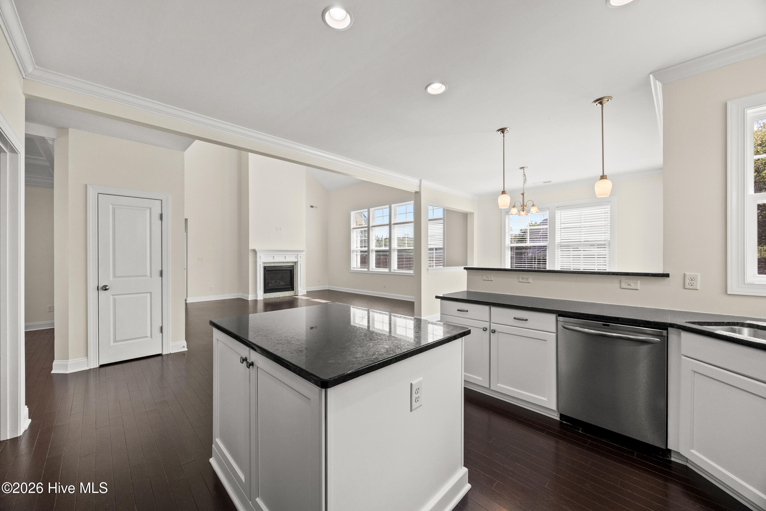 100568241 | Photo 26