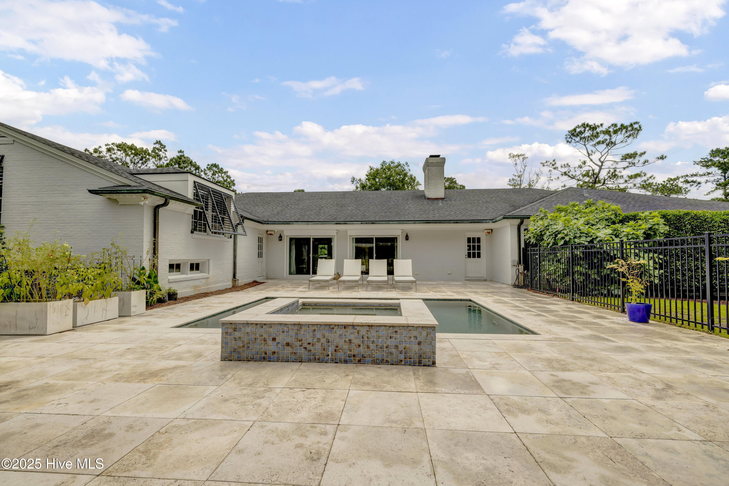 100519719 | Photo 48