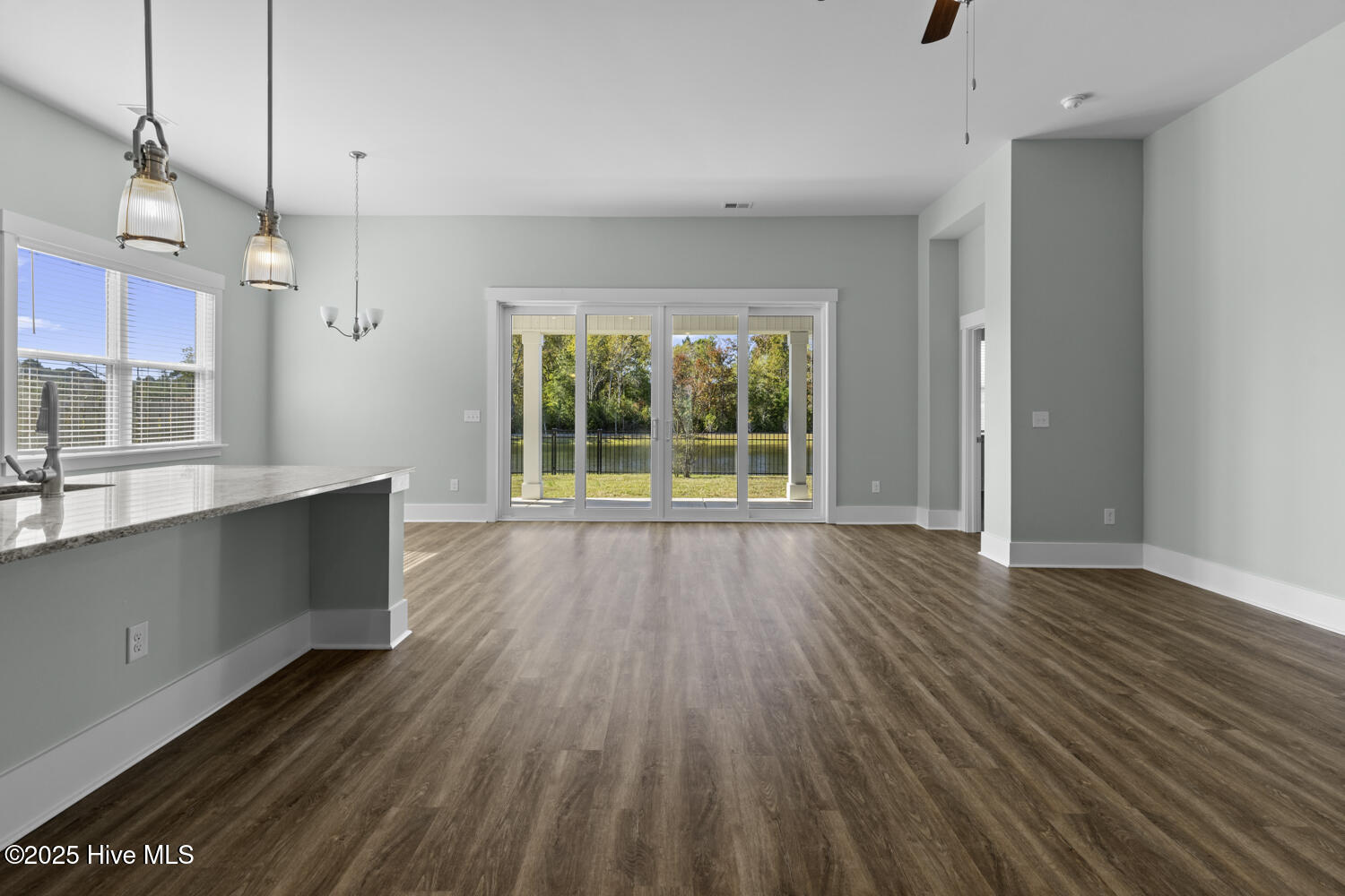 100540047 | Photo 16