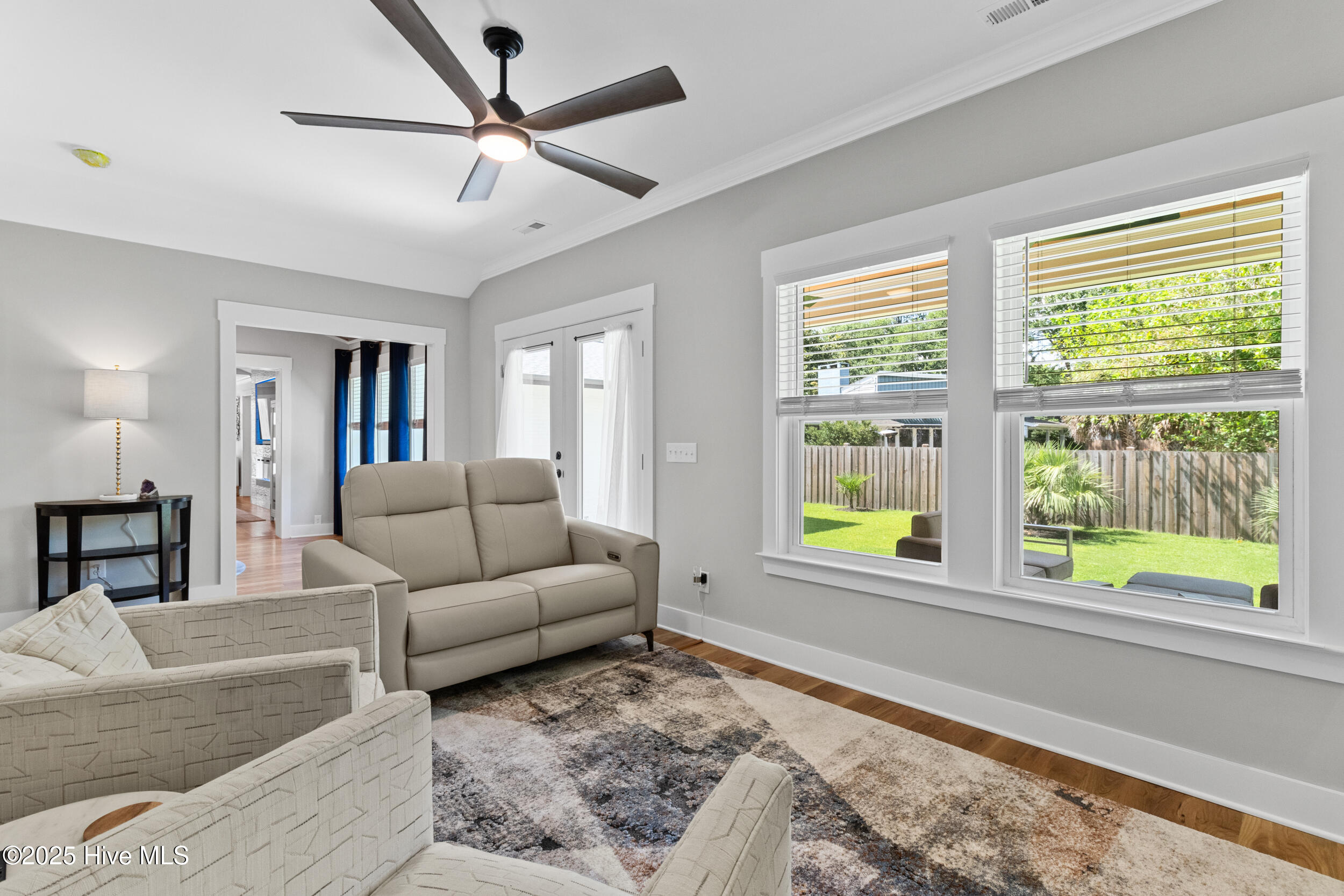 100561677 | Photo 25